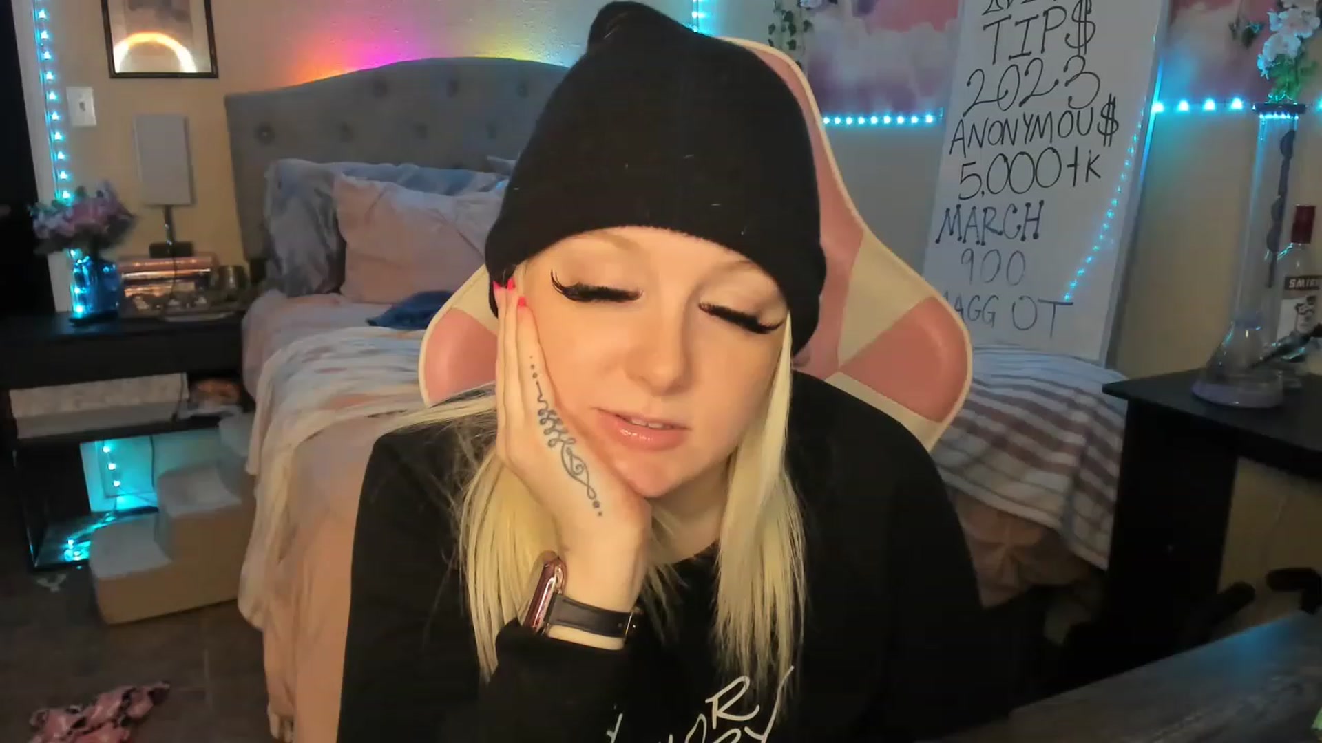 Gallery image thumbnail from LizzySmallz's myfreecams stream on, 03/05/2023, 08:05 image 20 of 20