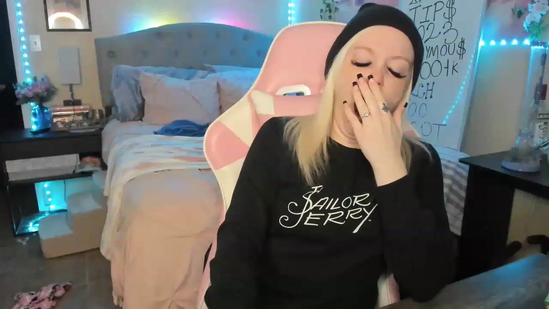Gallery image thumbnail from LizzySmallz's myfreecams stream on, 03/05/2023, 08:05 image 12 of 20