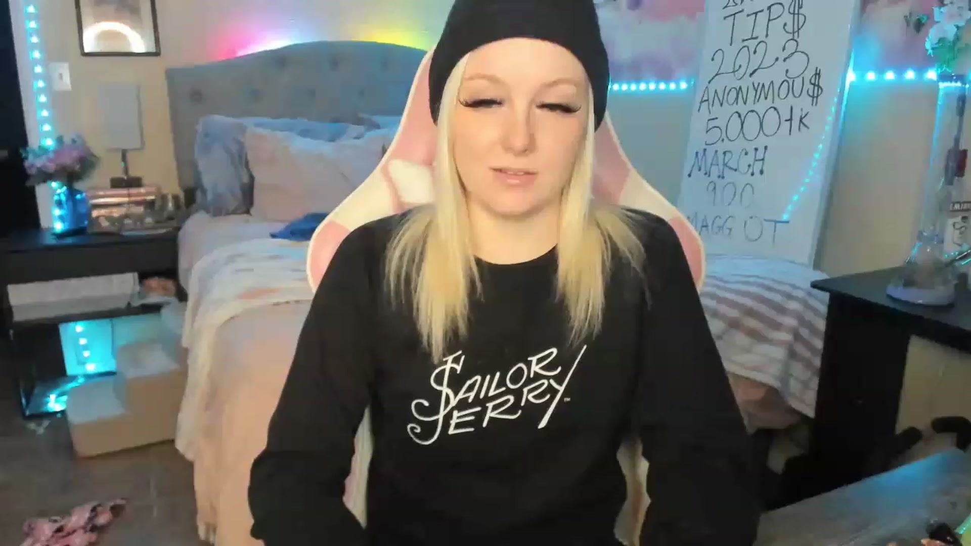 Gallery image thumbnail from LizzySmallz's myfreecams stream on, 03/05/2023, 08:05 image 4 of 20