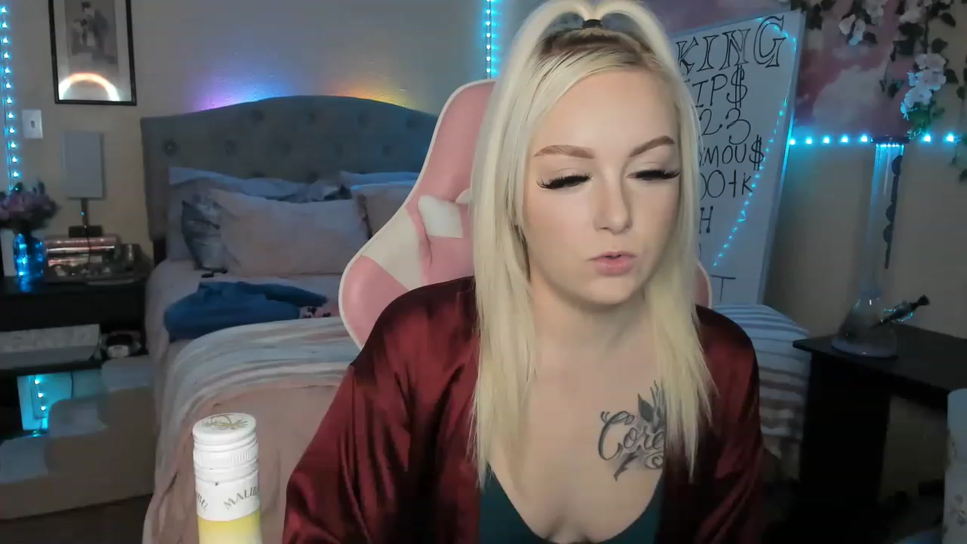 Gallery image thumbnail from LizzySmallz's myfreecams stream on, 03/06/2023, 07:33 image 19 of 20