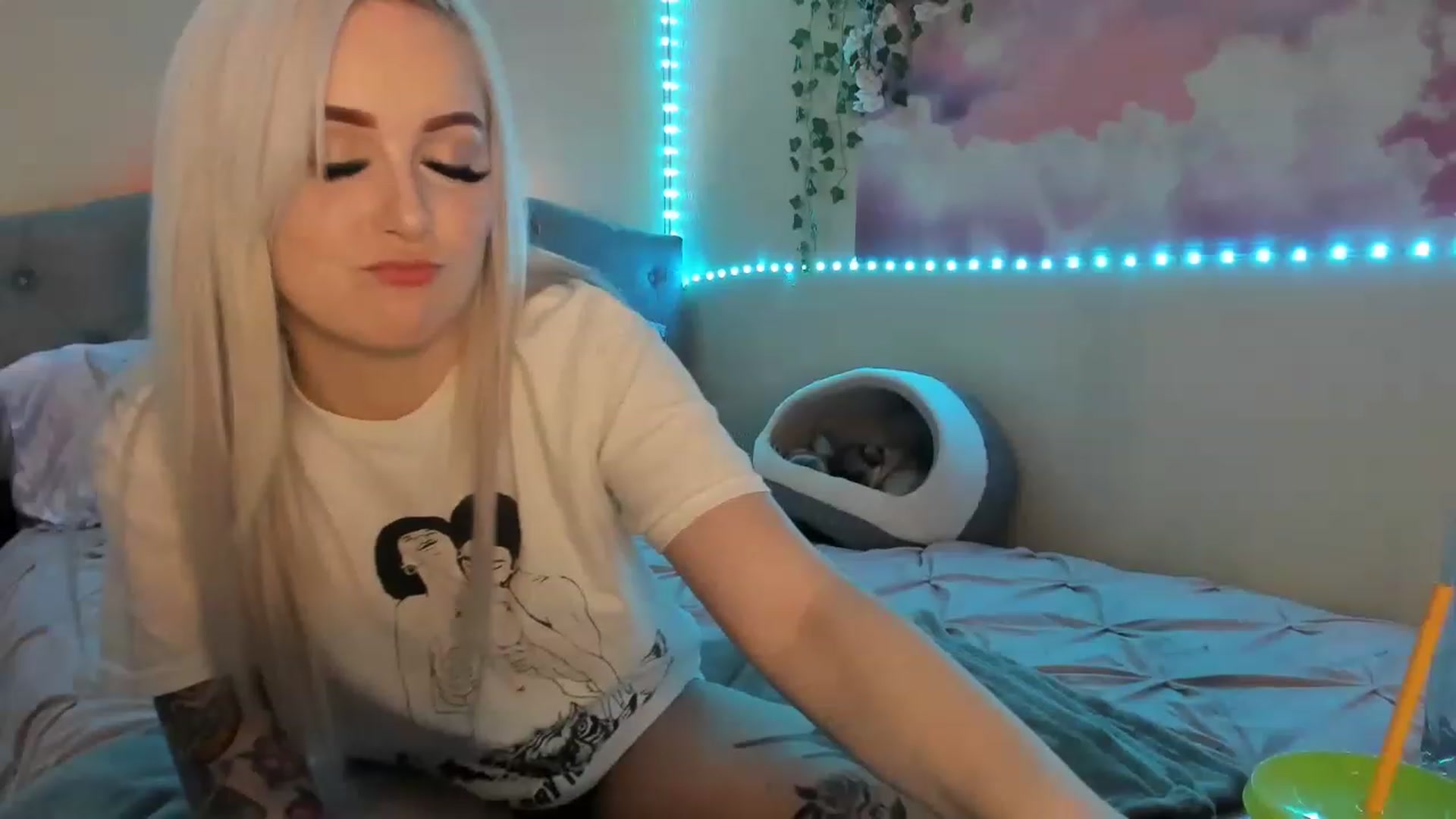 Gallery image thumbnail from LizzySmallz's myfreecams stream on, 03/15/2023, 10:20 image 8 of 20