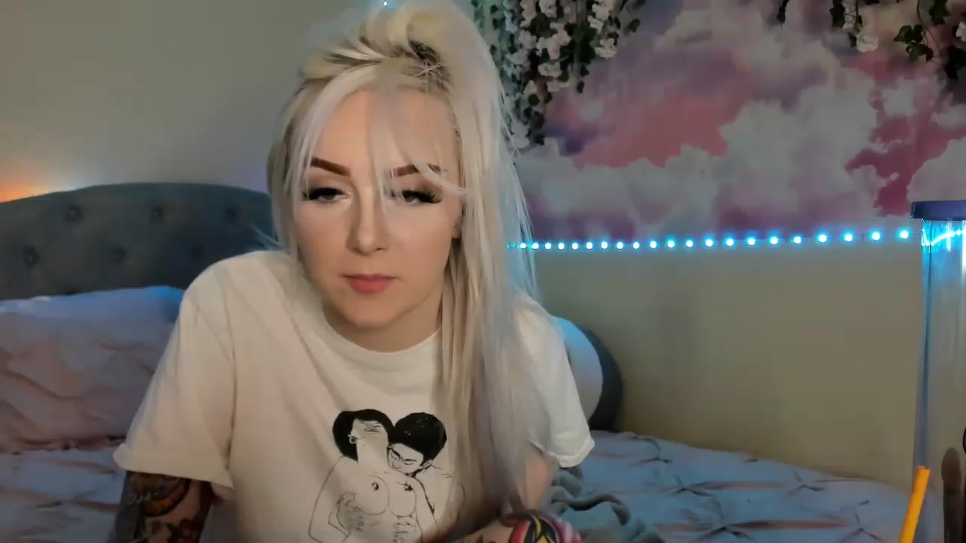 Gallery image thumbnail from LizzySmallz's myfreecams stream on, 03/15/2023, 10:20 image 3 of 20
