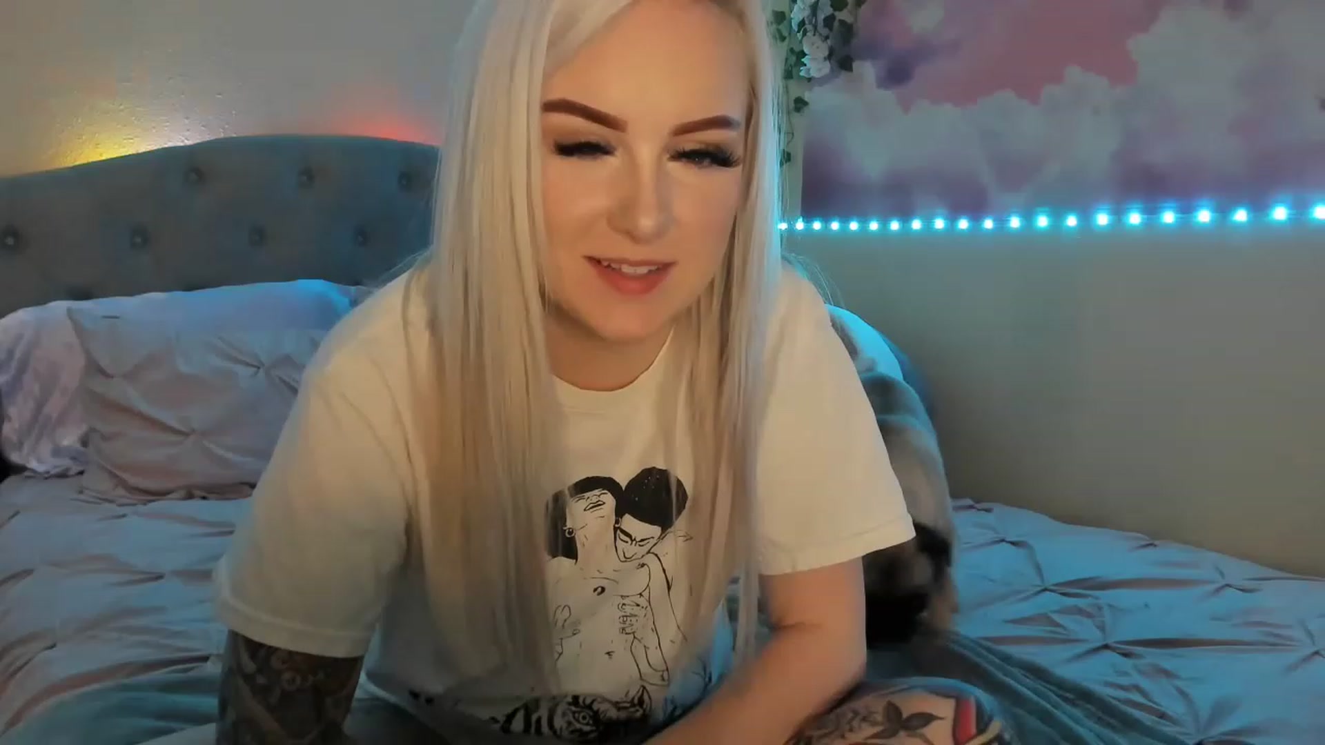 Gallery image thumbnail from LizzySmallz's myfreecams stream on, 03/15/2023, 10:20 image 16 of 20