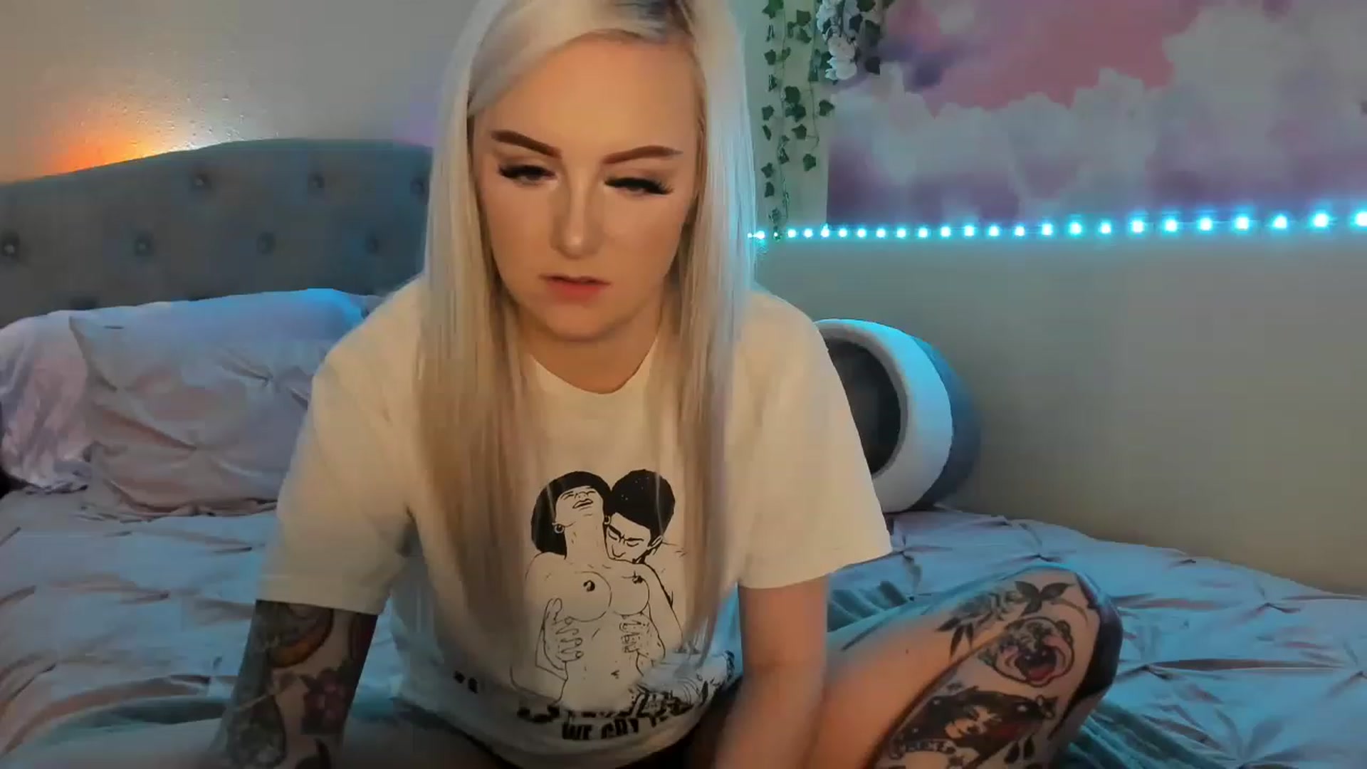 Gallery image thumbnail from LizzySmallz's myfreecams stream on, 03/15/2023, 10:20 image 15 of 20