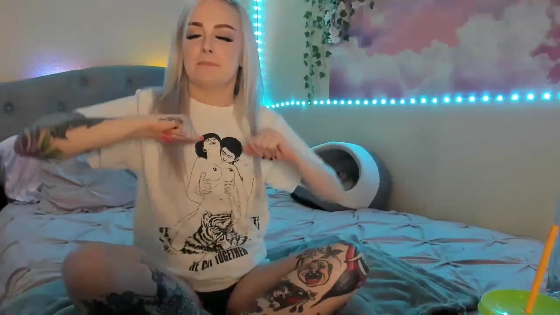 Gallery image thumbnail from LizzySmallz's myfreecams stream on, 03/15/2023, 10:20 image 7 of 20