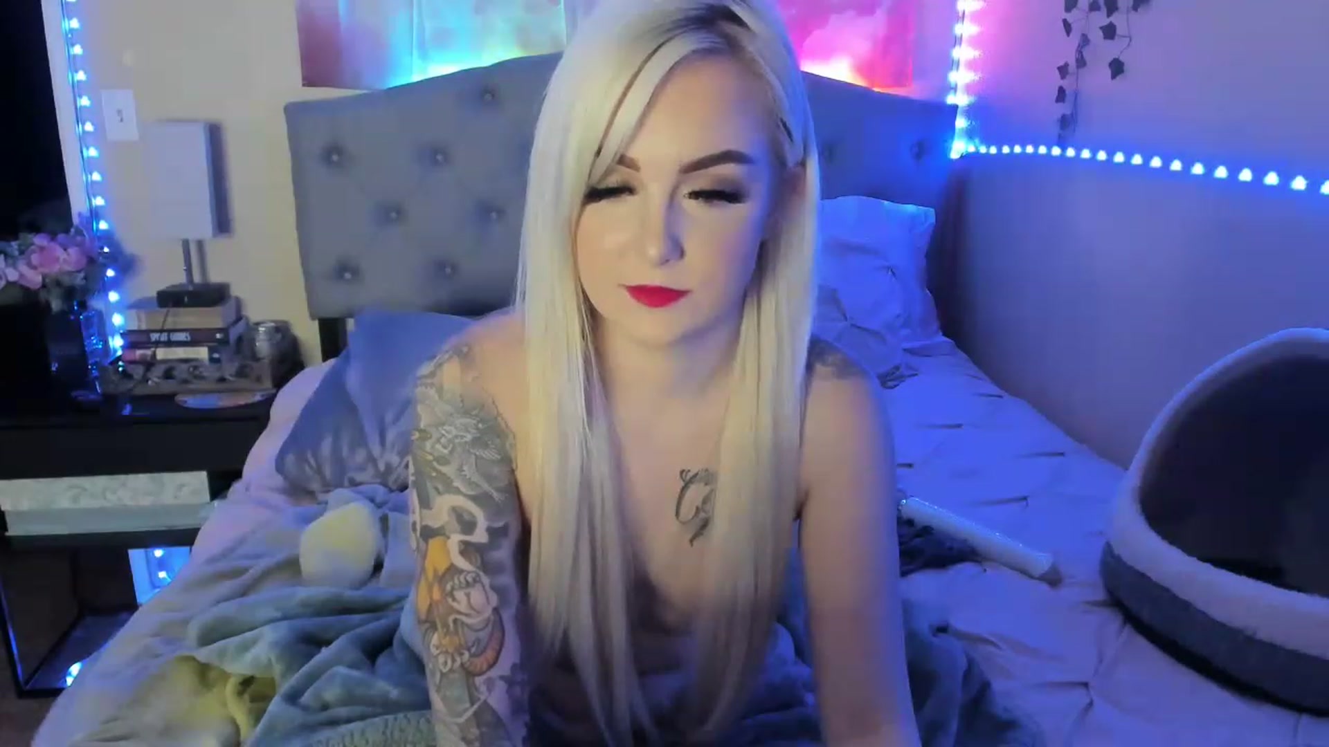 Gallery image thumbnail from LizzySmallz's myfreecams stream on, 03/25/2023, 09:02 image 19 of 20