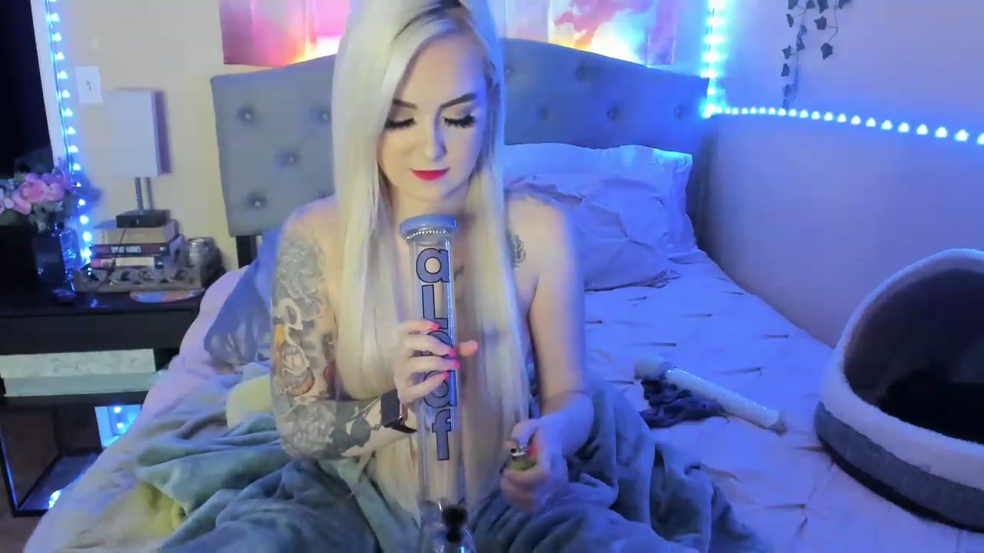 Gallery image thumbnail from LizzySmallz's myfreecams stream on, 03/25/2023, 09:02 image 13 of 20