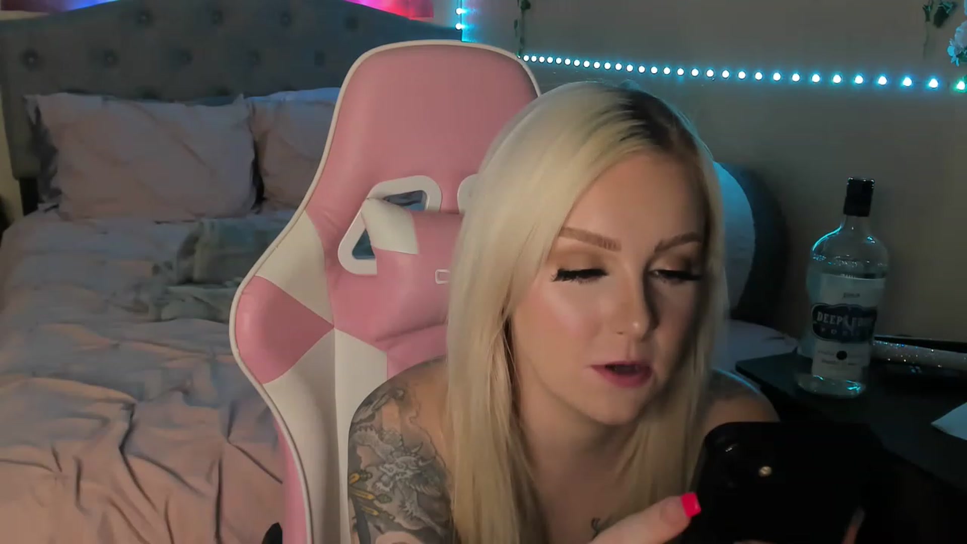 Gallery image thumbnail from LizzySmallz's myfreecams stream on, 03/29/2023, 05:01 image 17 of 20