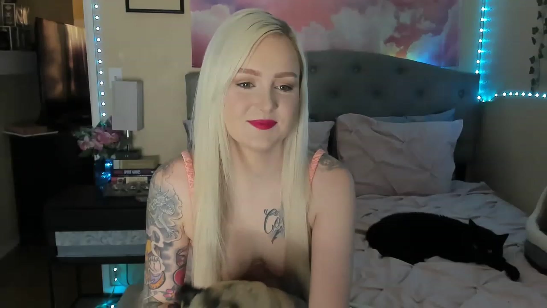 Gallery image thumbnail from LizzySmallz's myfreecams stream on, 04/01/2023, 01:22 image 19 of 20