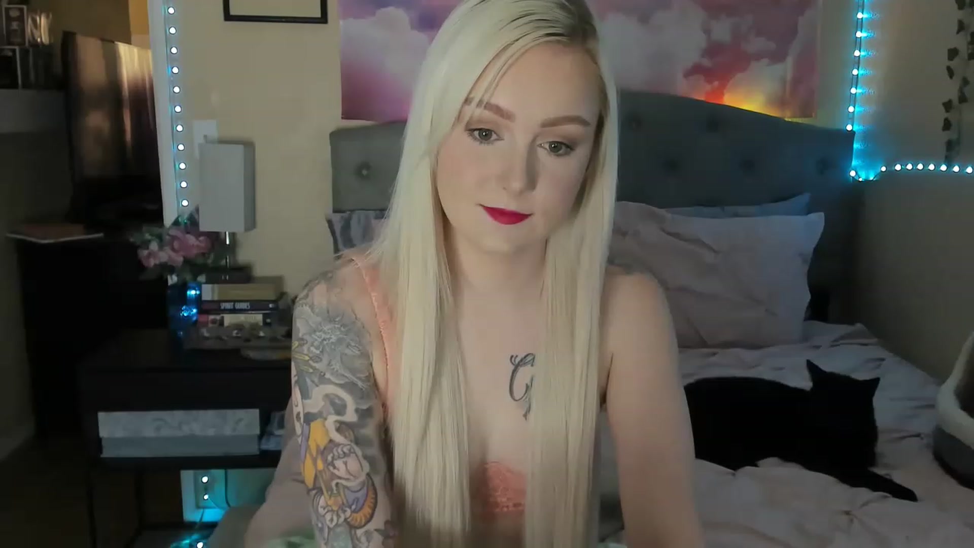 Gallery image thumbnail from LizzySmallz's myfreecams stream on, 04/01/2023, 01:22 image 13 of 20