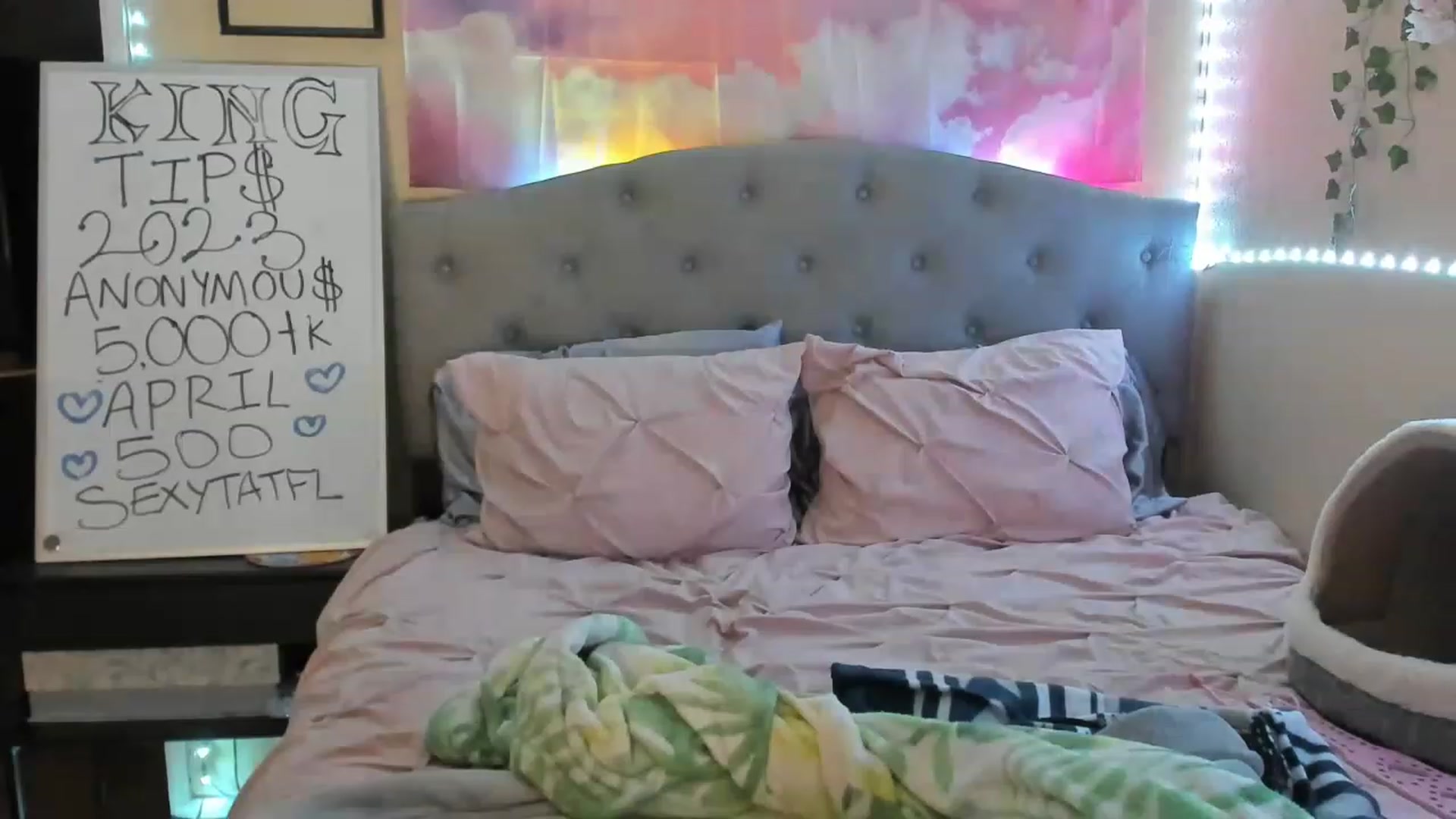 Gallery image thumbnail from LizzySmallz's myfreecams stream on, 04/02/2023, 11:42 image 17 of 20