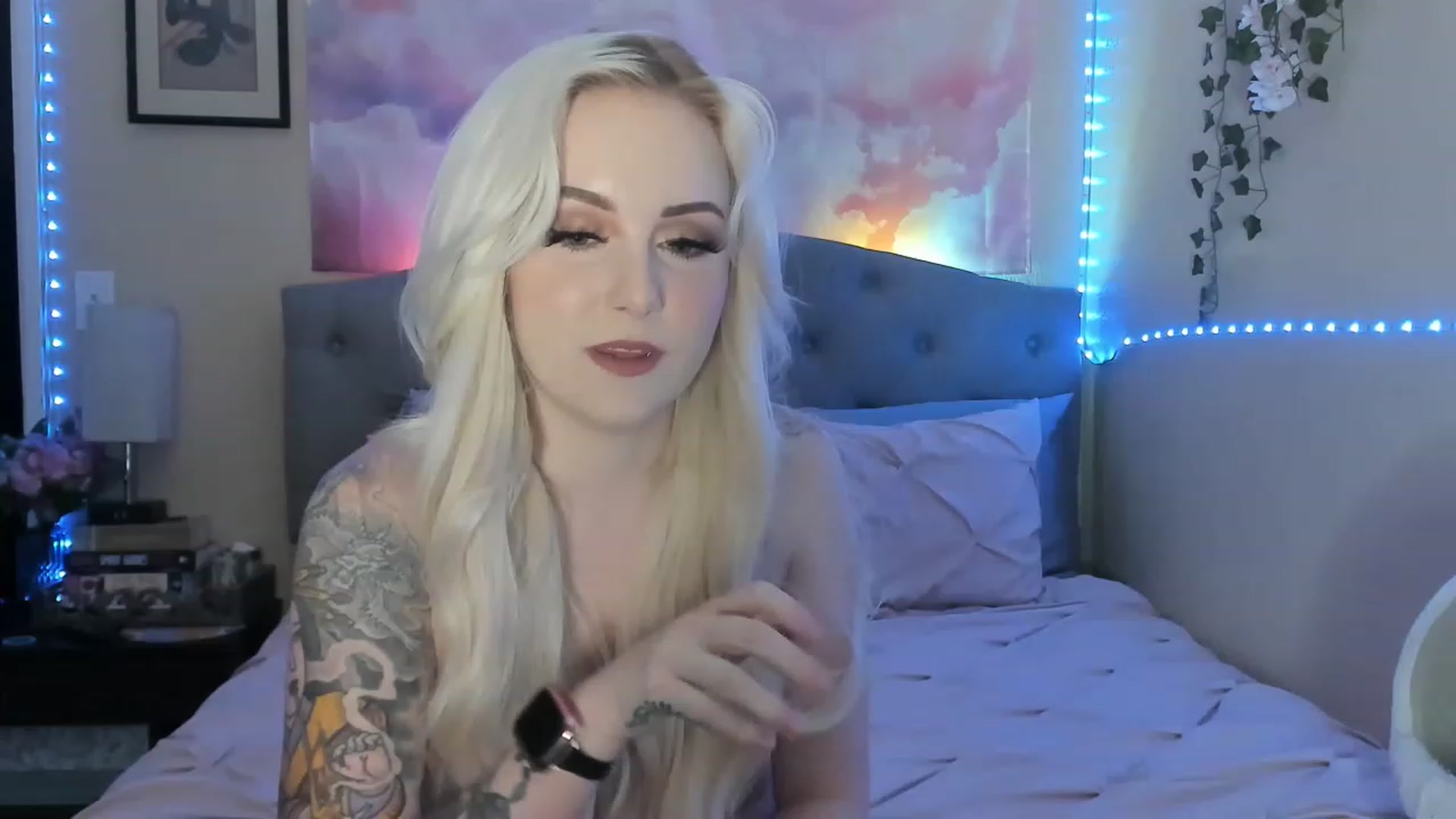 Gallery image thumbnail from LizzySmallz's myfreecams stream on, 04/15/2023, 11:53 image 1 of 20
