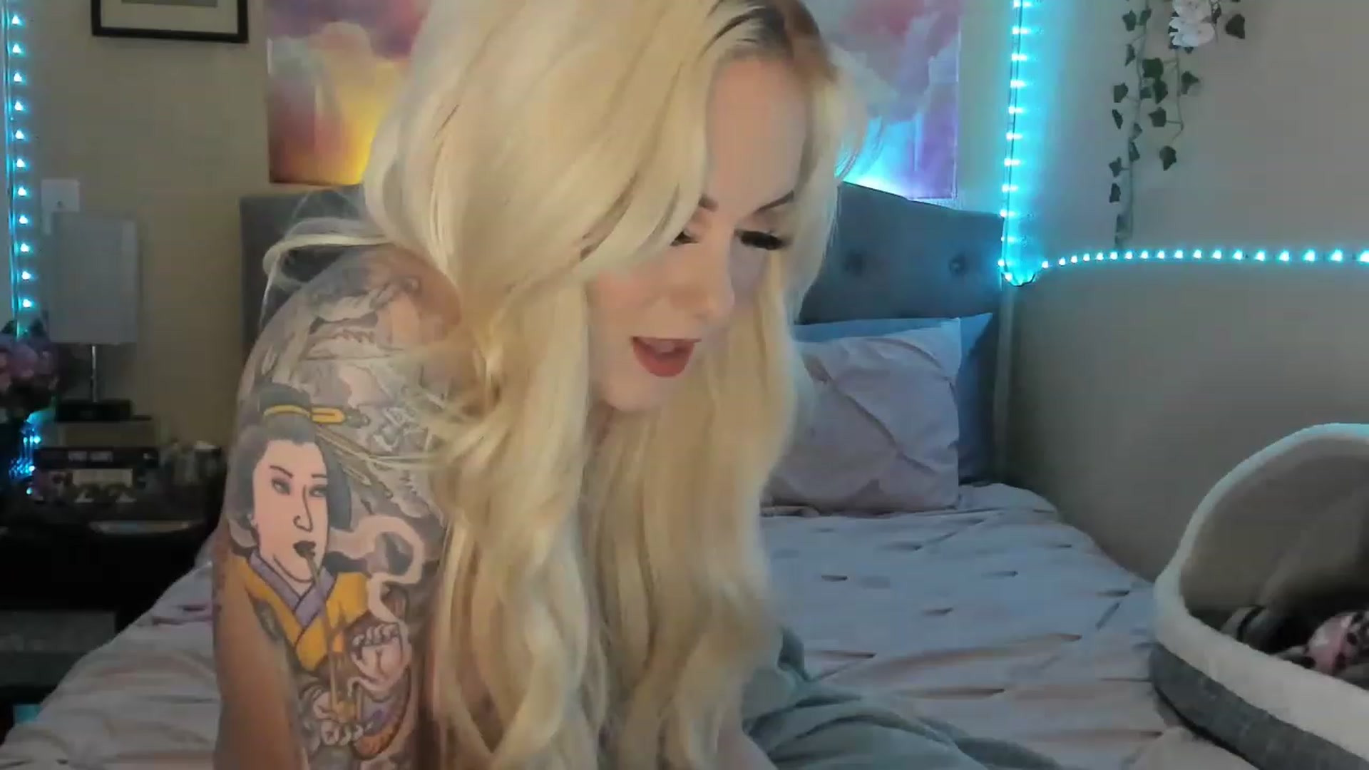 Gallery image thumbnail from LizzySmallz's myfreecams stream on, 04/15/2023, 11:53 image 19 of 20