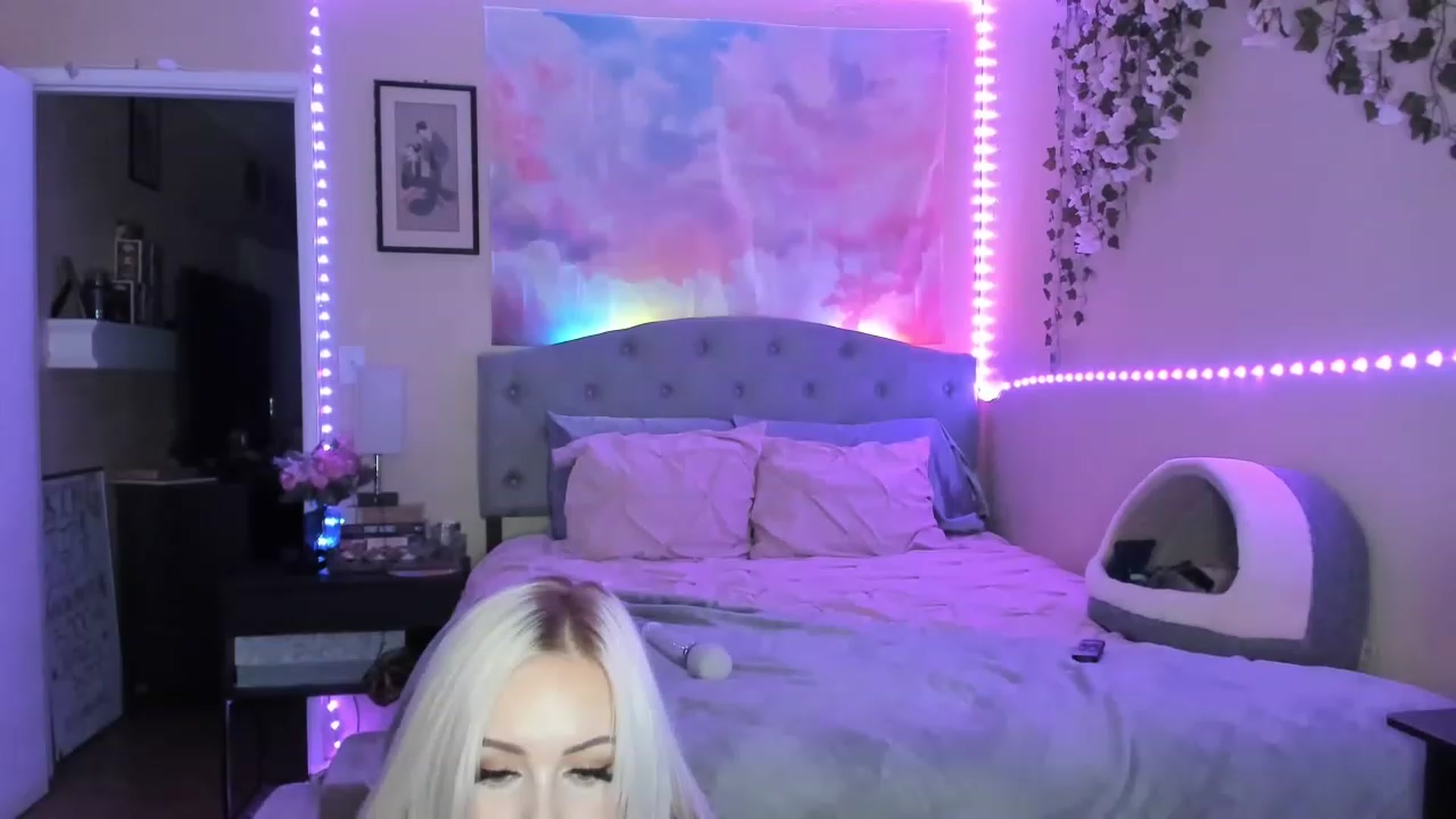 Gallery image thumbnail from LizzySmallz's myfreecams stream on, 04/19/2023, 11:20 image 13 of 20