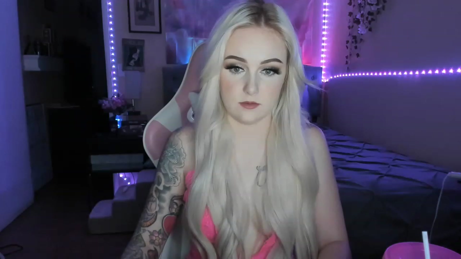 Gallery image thumbnail from LizzySmallz's myfreecams stream on, 04/23/2023, 10:21 image 6 of 20