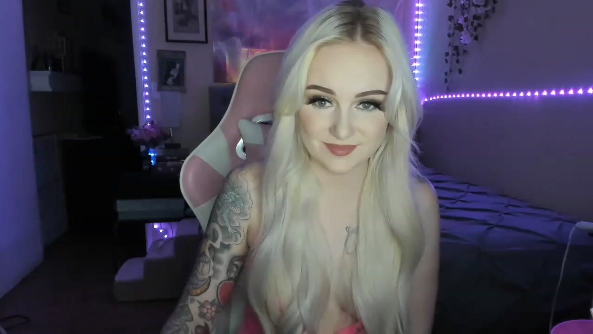 Gallery image thumbnail from LizzySmallz's myfreecams stream on, 04/23/2023, 10:21 image 7 of 20