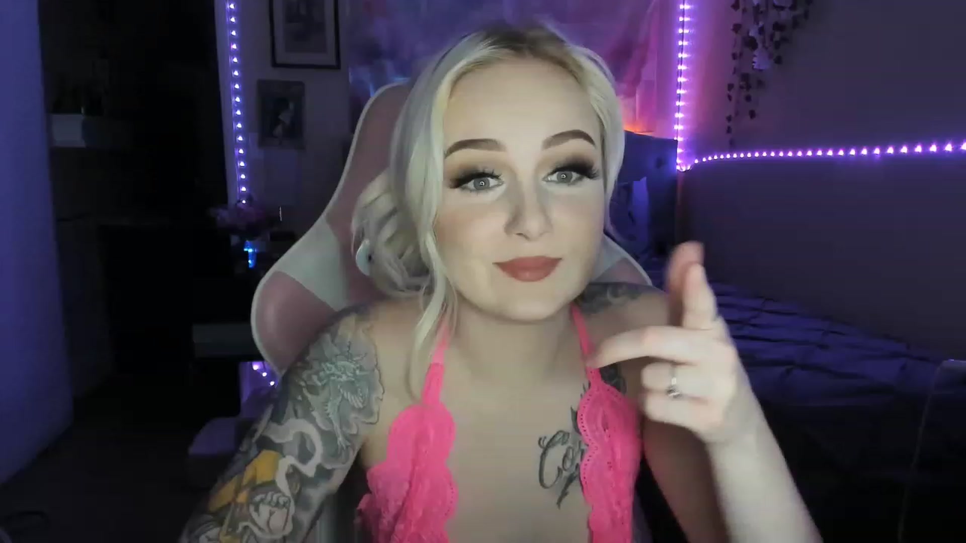 Gallery image thumbnail from LizzySmallz's myfreecams stream on, 04/23/2023, 10:21 image 19 of 20