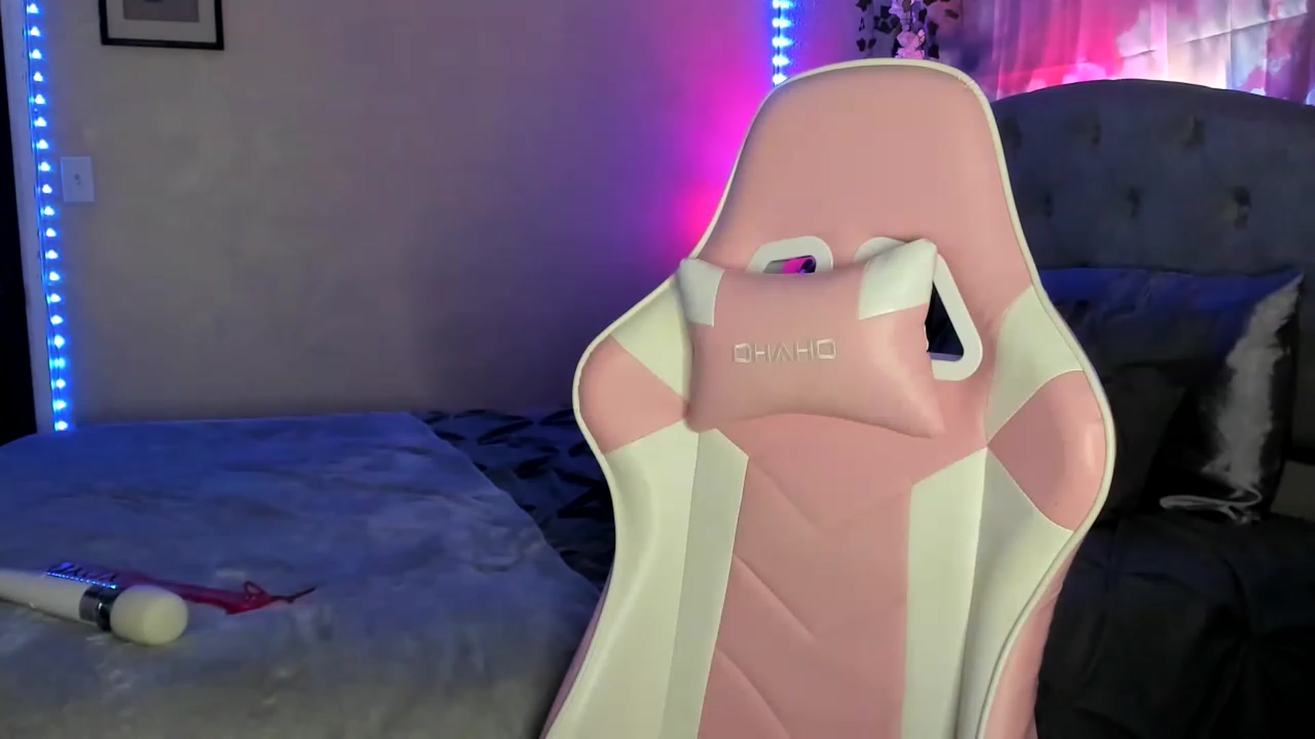 Gallery image thumbnail from LizzySmallz's myfreecams stream on, 05/08/2023, 09:24 image 19 of 20