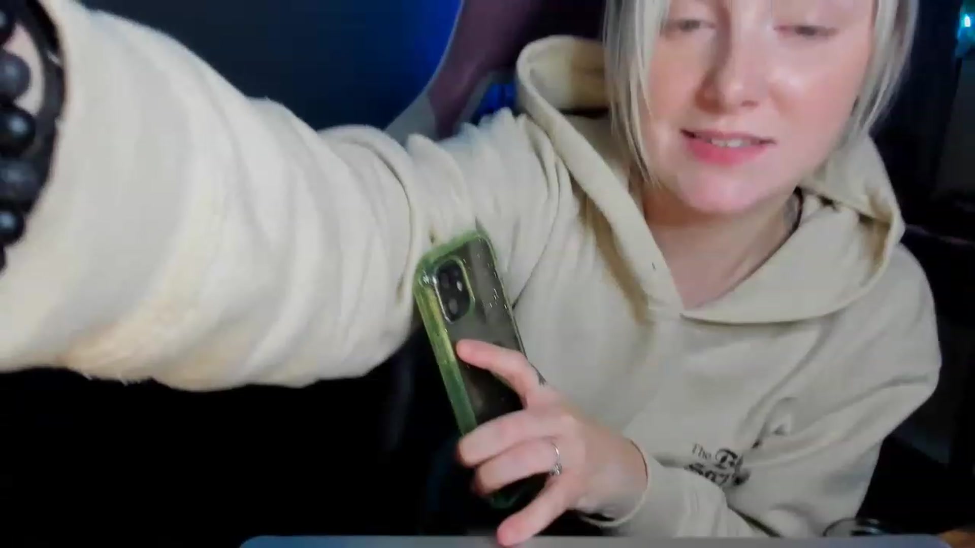 Gallery image thumbnail from LizzySmallz's myfreecams stream on, 05/30/2023, 10:04 image 9 of 20