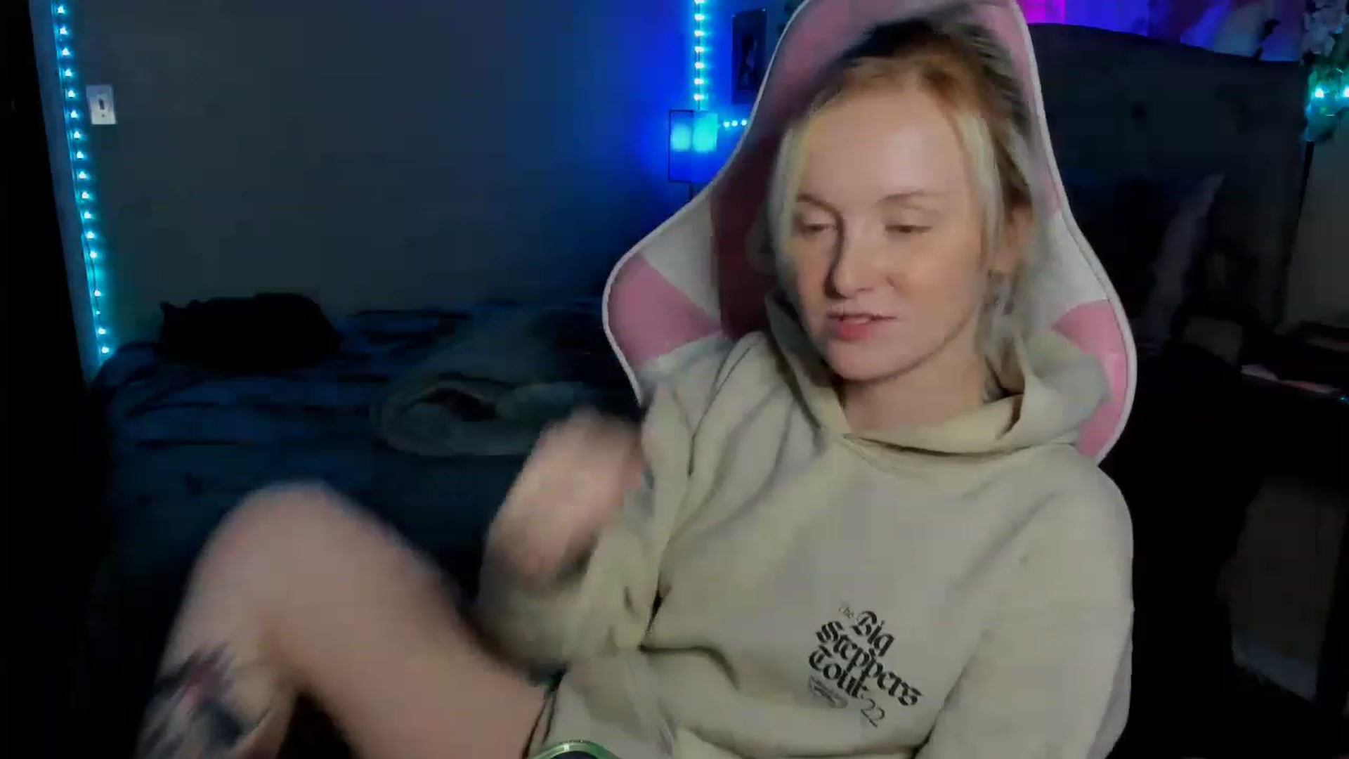 Gallery image thumbnail from LizzySmallz's myfreecams stream on, 05/30/2023, 10:04 image 12 of 20