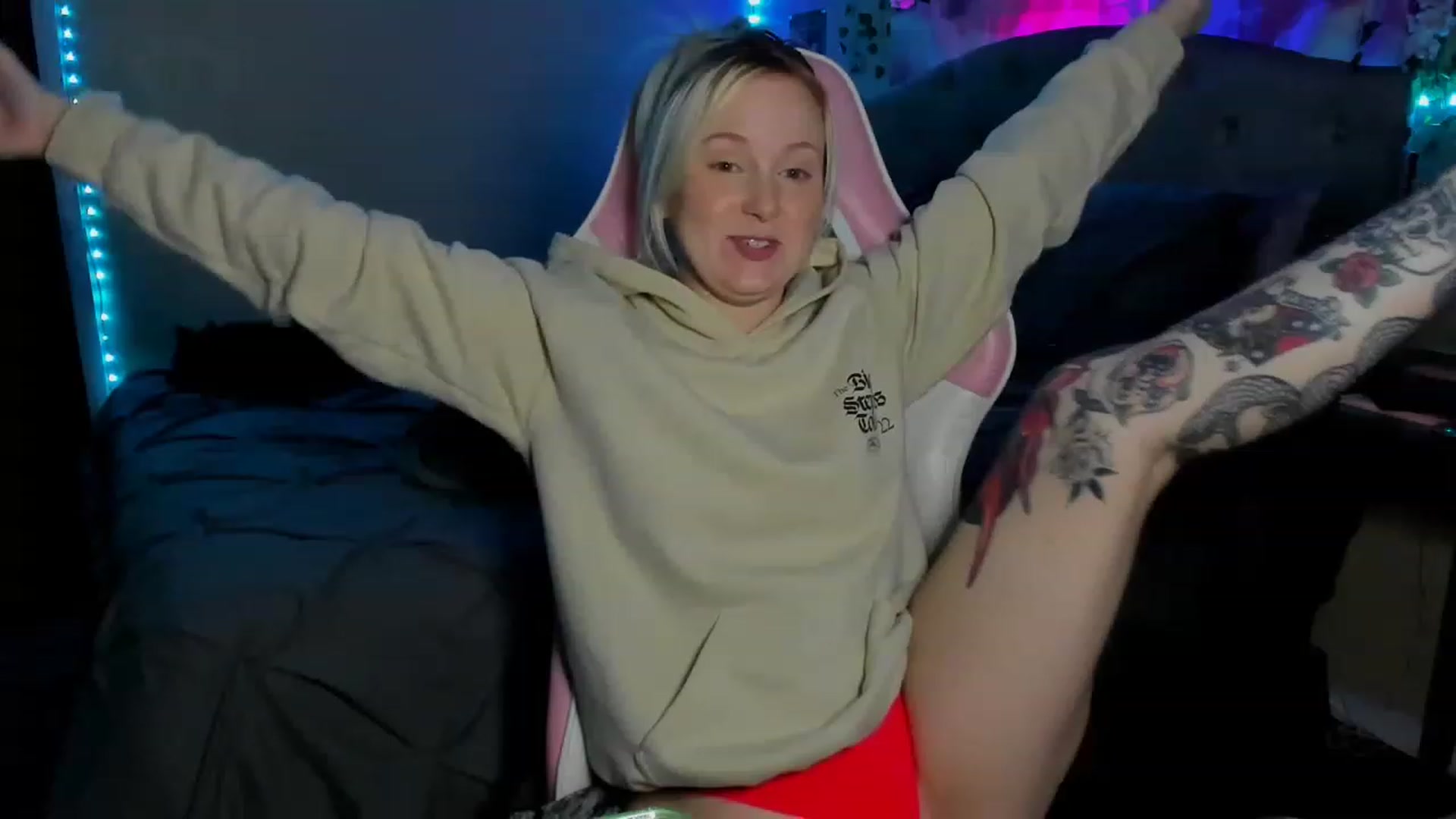 Gallery image thumbnail from LizzySmallz's myfreecams stream on, 05/30/2023, 10:04 image 10 of 20