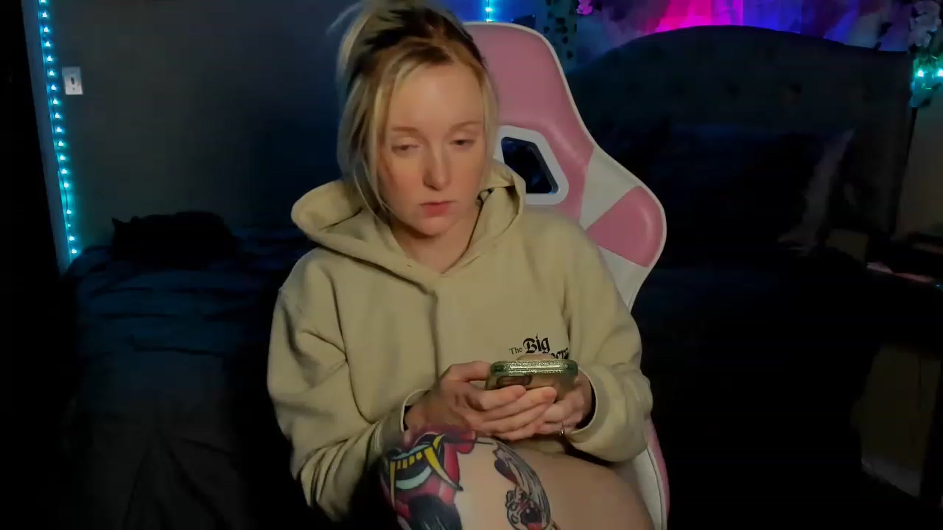 Gallery image thumbnail from LizzySmallz's myfreecams stream on, 05/30/2023, 10:04 image 7 of 20
