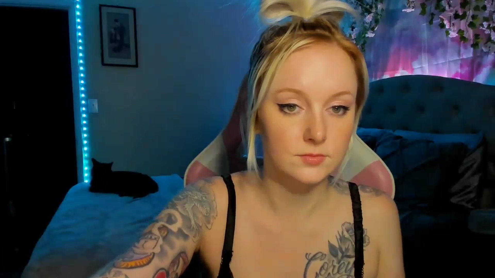 Gallery image thumbnail from LizzySmallz's myfreecams stream on, 06/11/2023, 10:00 image 10 of 20