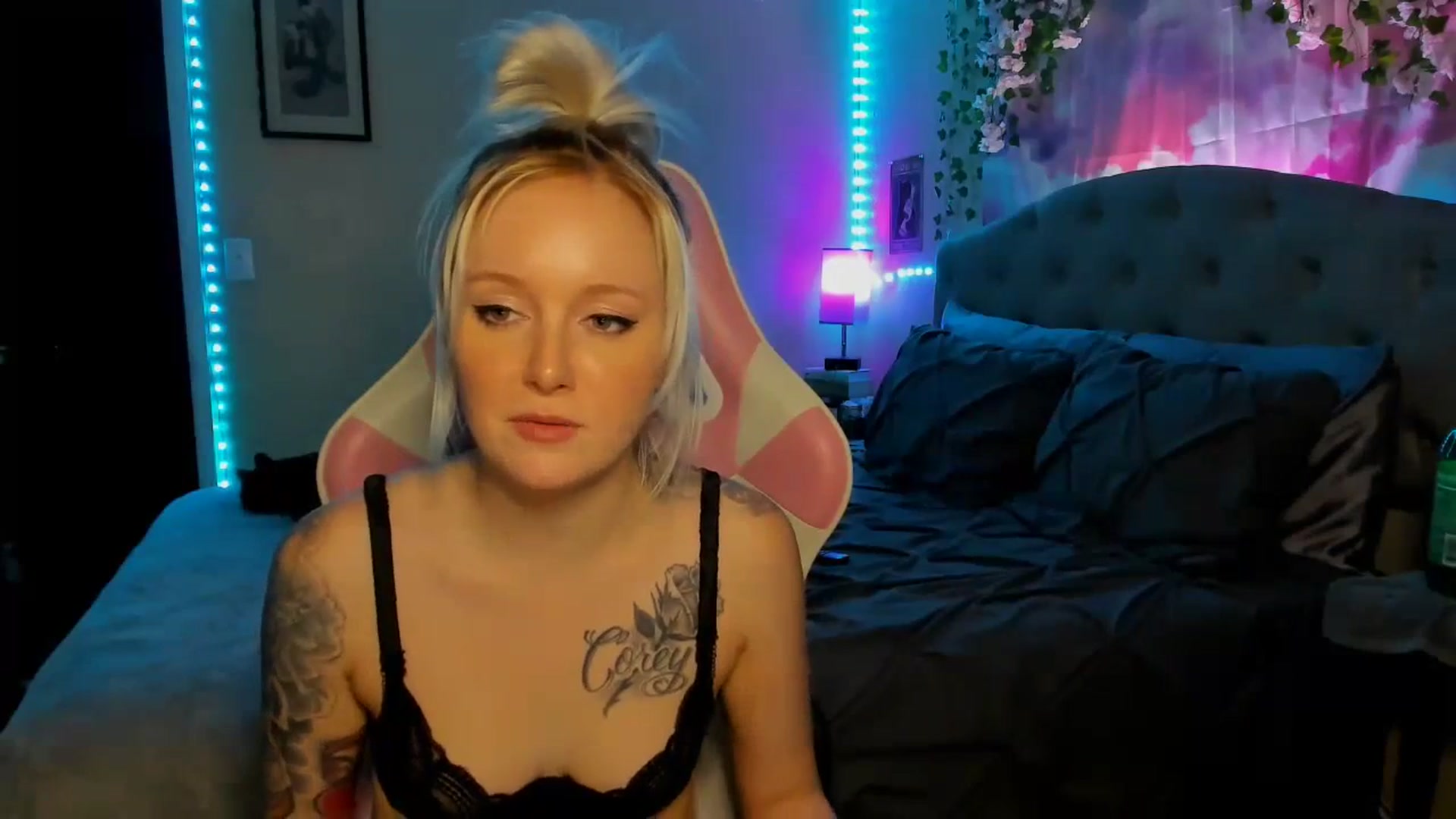 Gallery image thumbnail from LizzySmallz's myfreecams stream on, 06/11/2023, 10:00 image 3 of 20