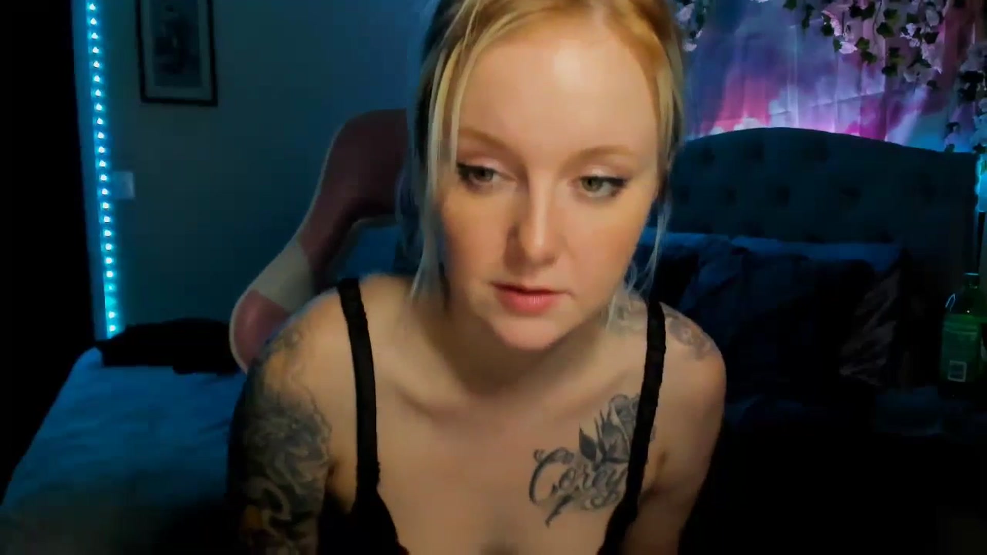 Gallery image thumbnail from LizzySmallz's myfreecams stream on, 06/11/2023, 10:00 image 13 of 20