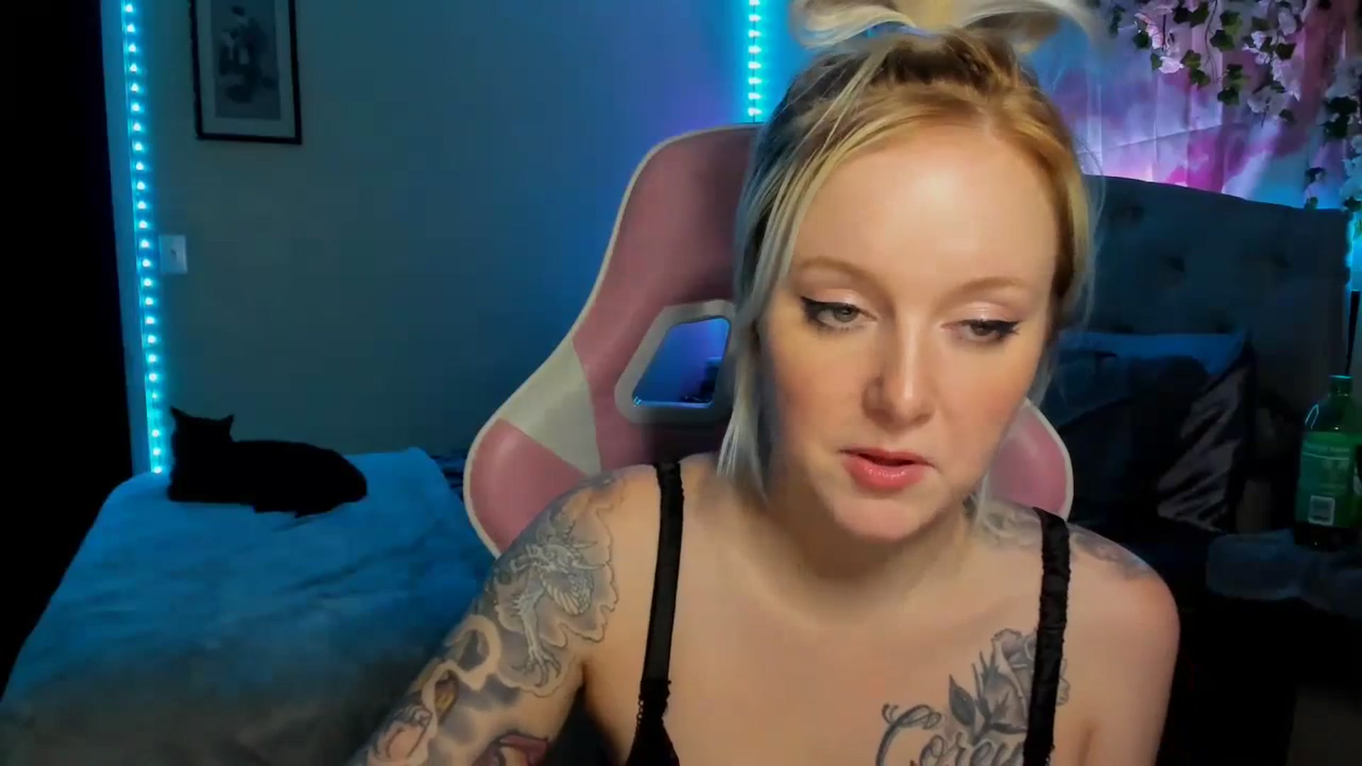 Gallery image thumbnail from LizzySmallz's myfreecams stream on, 06/11/2023, 10:00 image 11 of 20