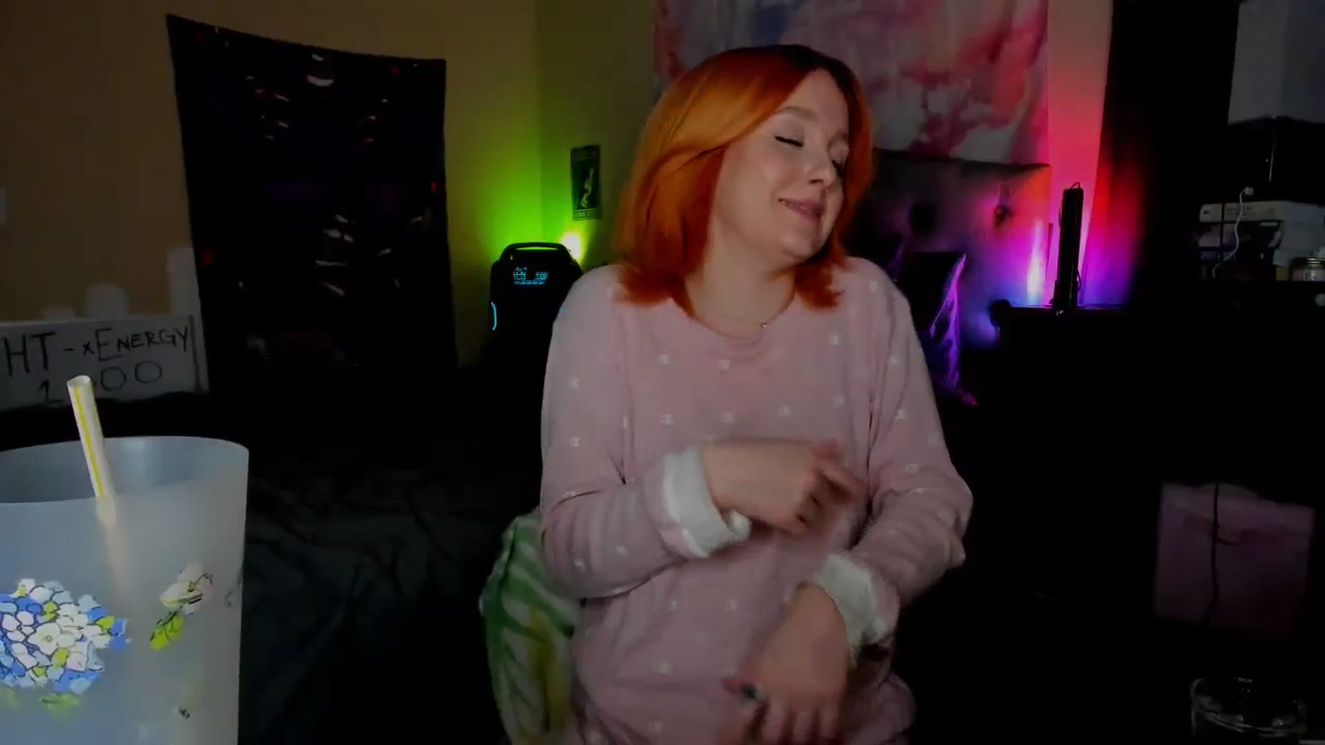 Gallery image thumbnail from LizzySmallz's myfreecams stream on, 12/19/2023, 11:25 image 15 of 20