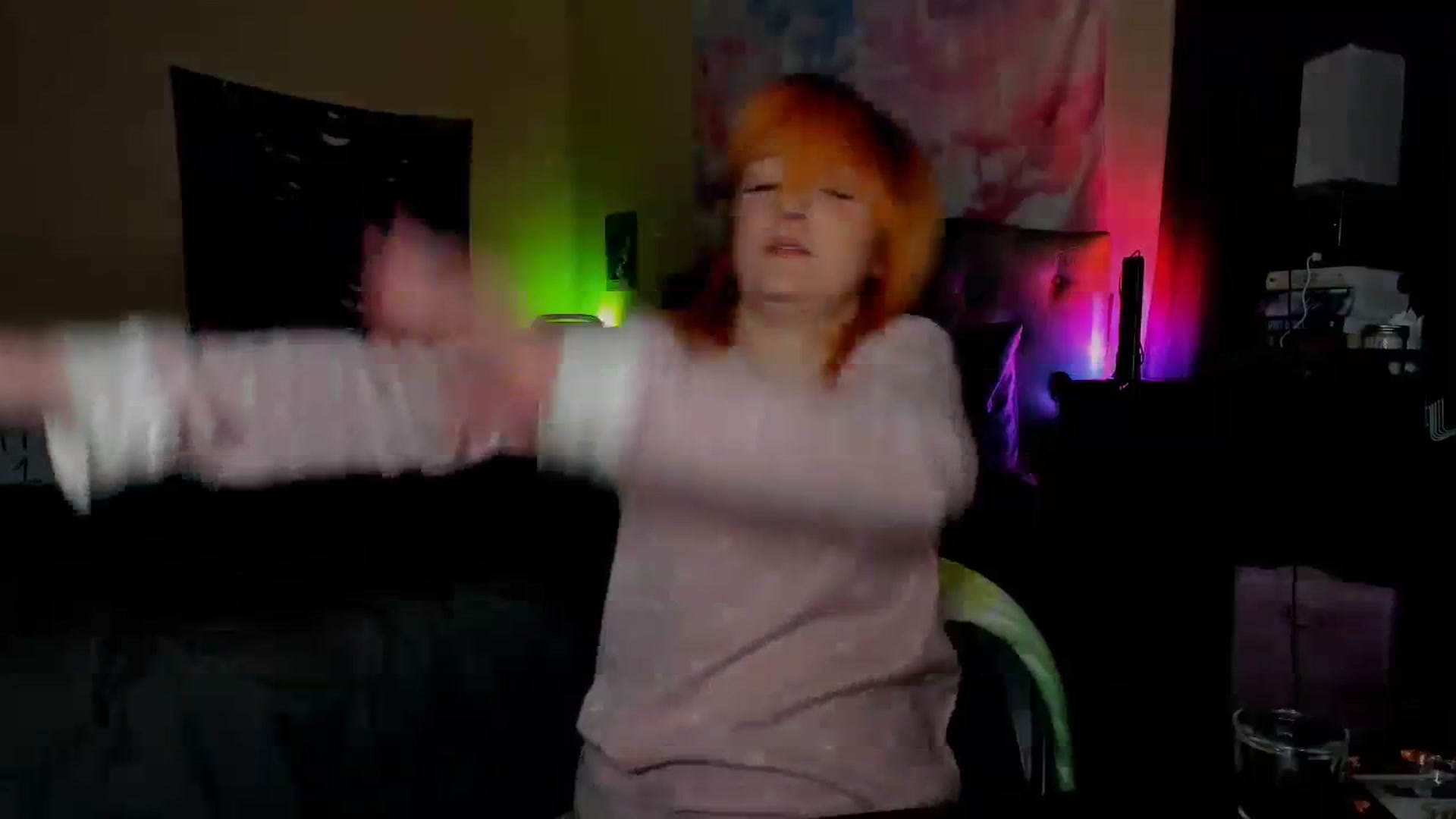 Gallery image thumbnail from LizzySmallz's myfreecams stream on, 12/19/2023, 11:25 image 8 of 20
