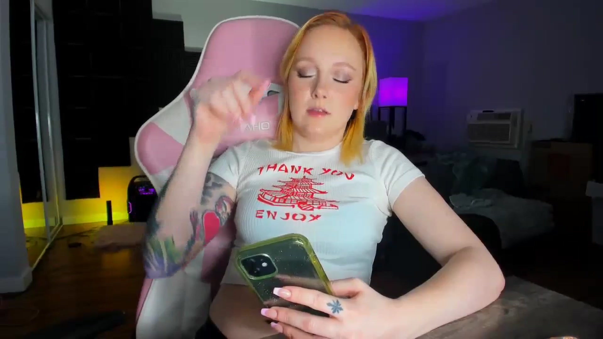 Gallery image thumbnail from LizzySmallz's myfreecams stream on, 01/17/2024, 08:04 image 10 of 20