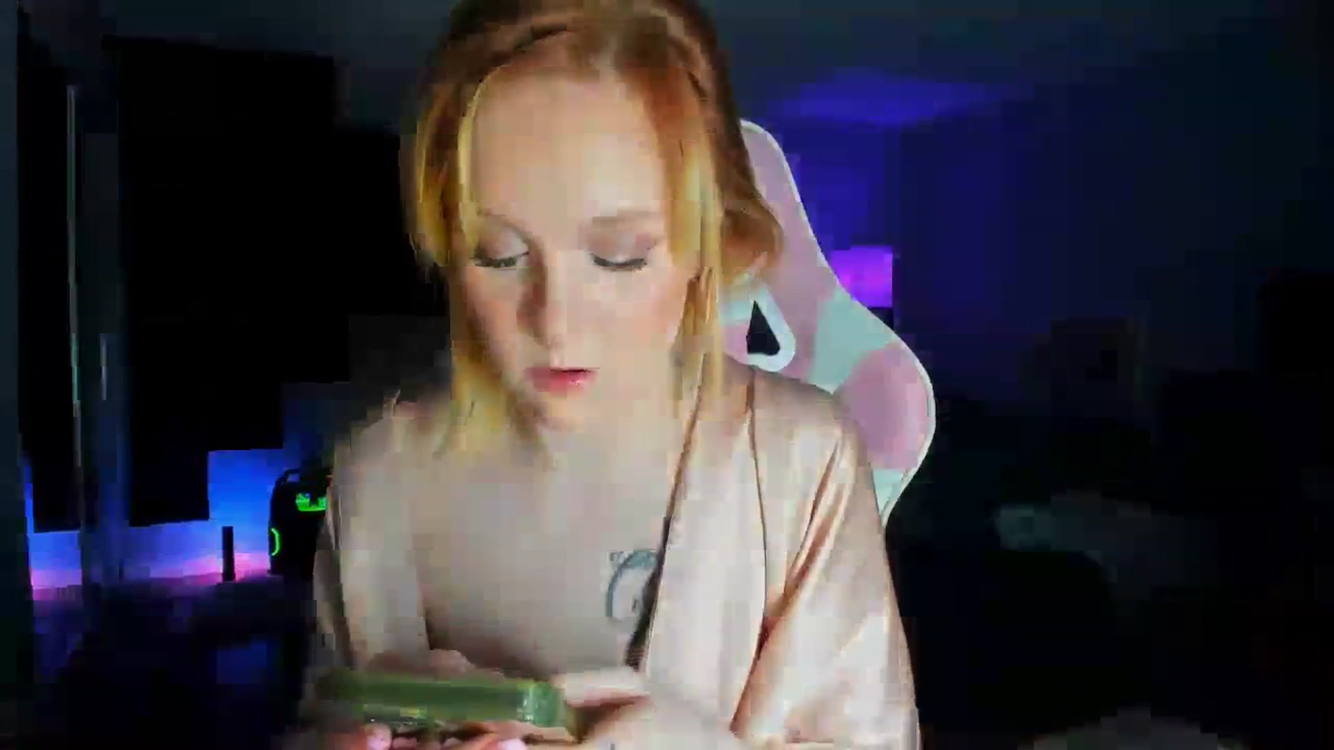 Gallery image thumbnail from LizzySmallz's myfreecams stream on, 01/17/2024, 10:30 image 18 of 20