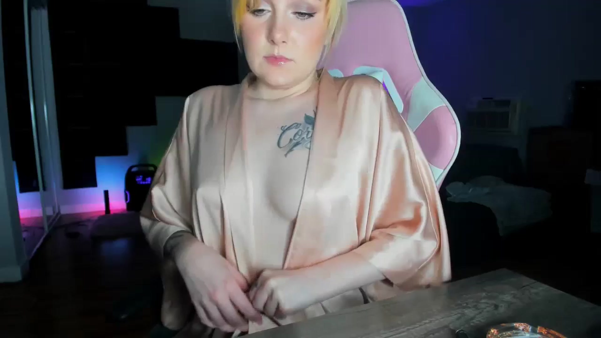 Gallery image thumbnail from LizzySmallz's myfreecams stream on, 01/17/2024, 10:30 image 19 of 20