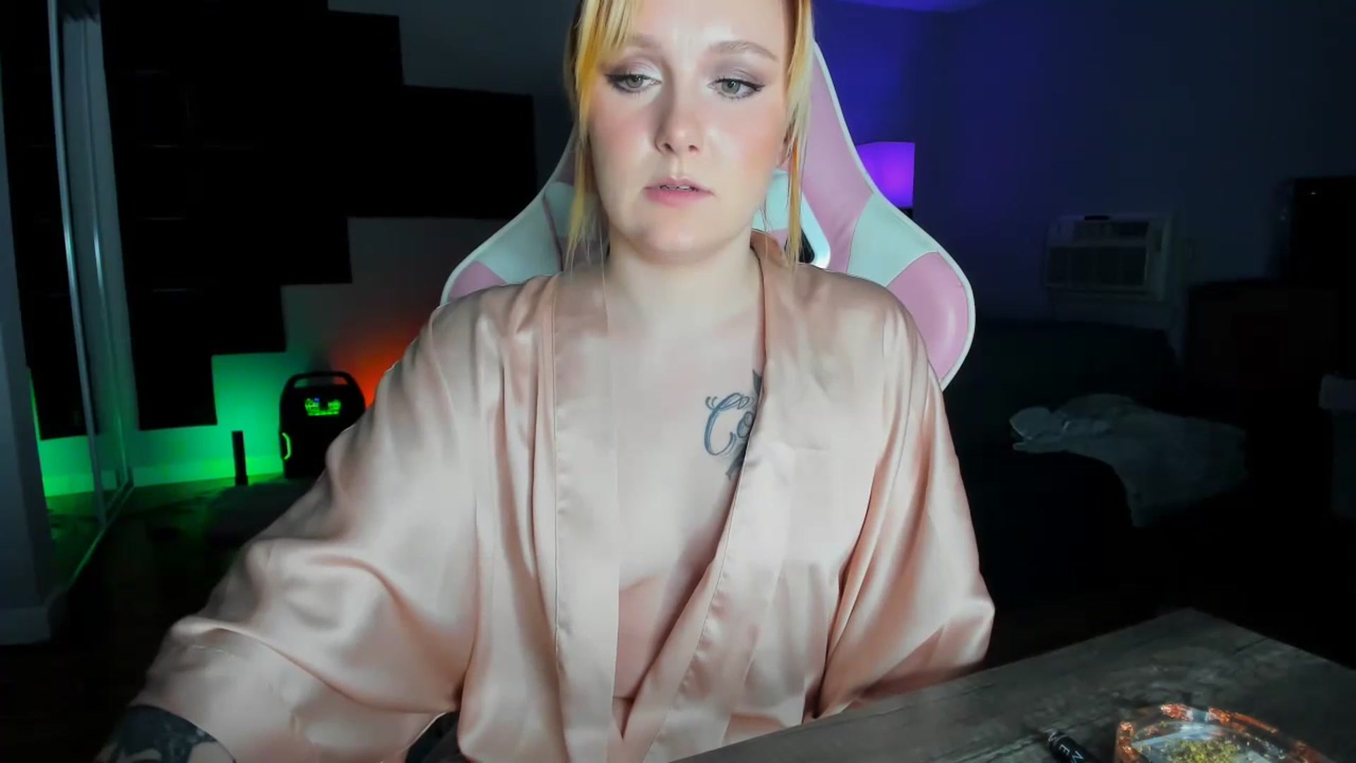 Gallery image thumbnail from LizzySmallz's myfreecams stream on, 01/17/2024, 10:30 image 17 of 20