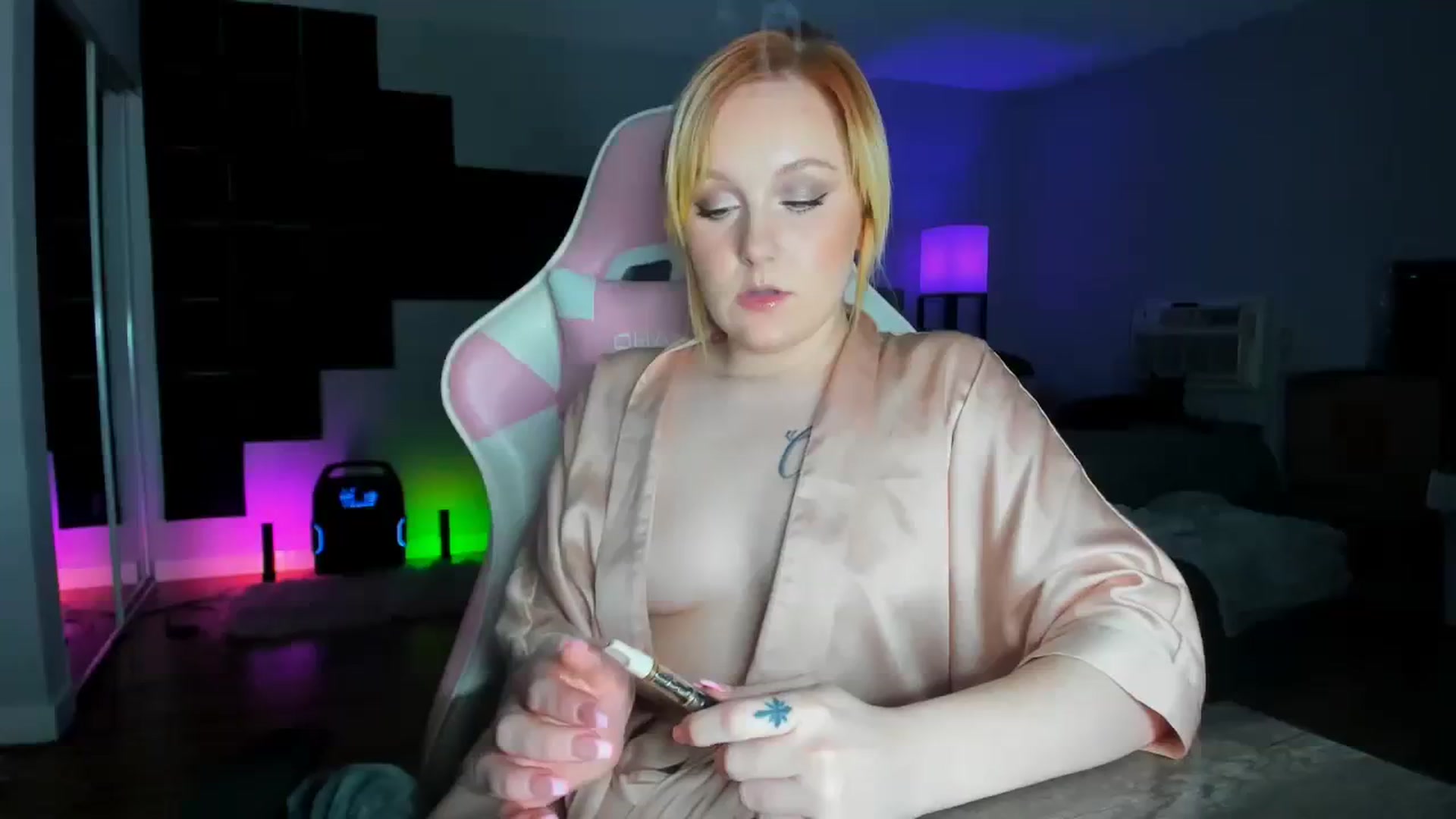 Gallery image thumbnail from LizzySmallz's myfreecams stream on, 01/17/2024, 10:30 image 20 of 20