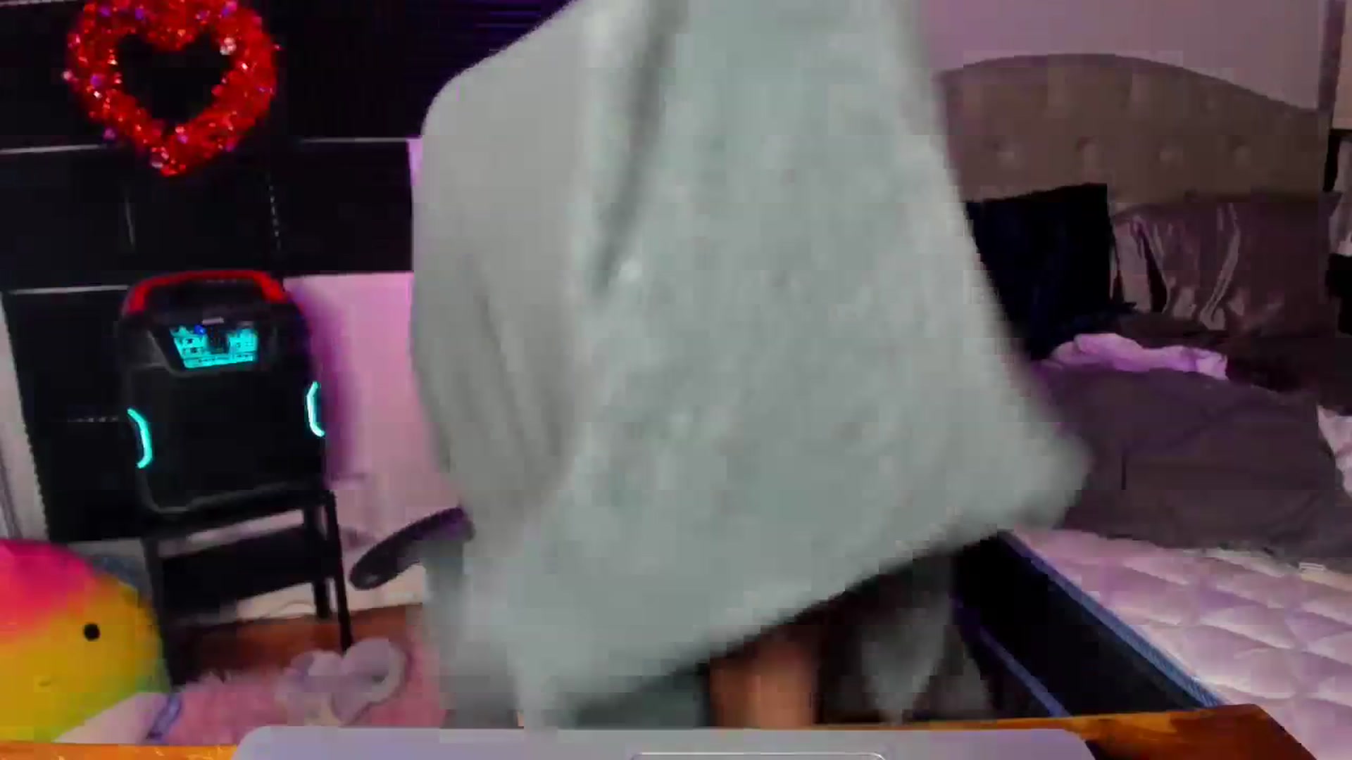Gallery image thumbnail from LizzySmallz's myfreecams stream on, 02/12/2024, 11:21 image 15 of 20
