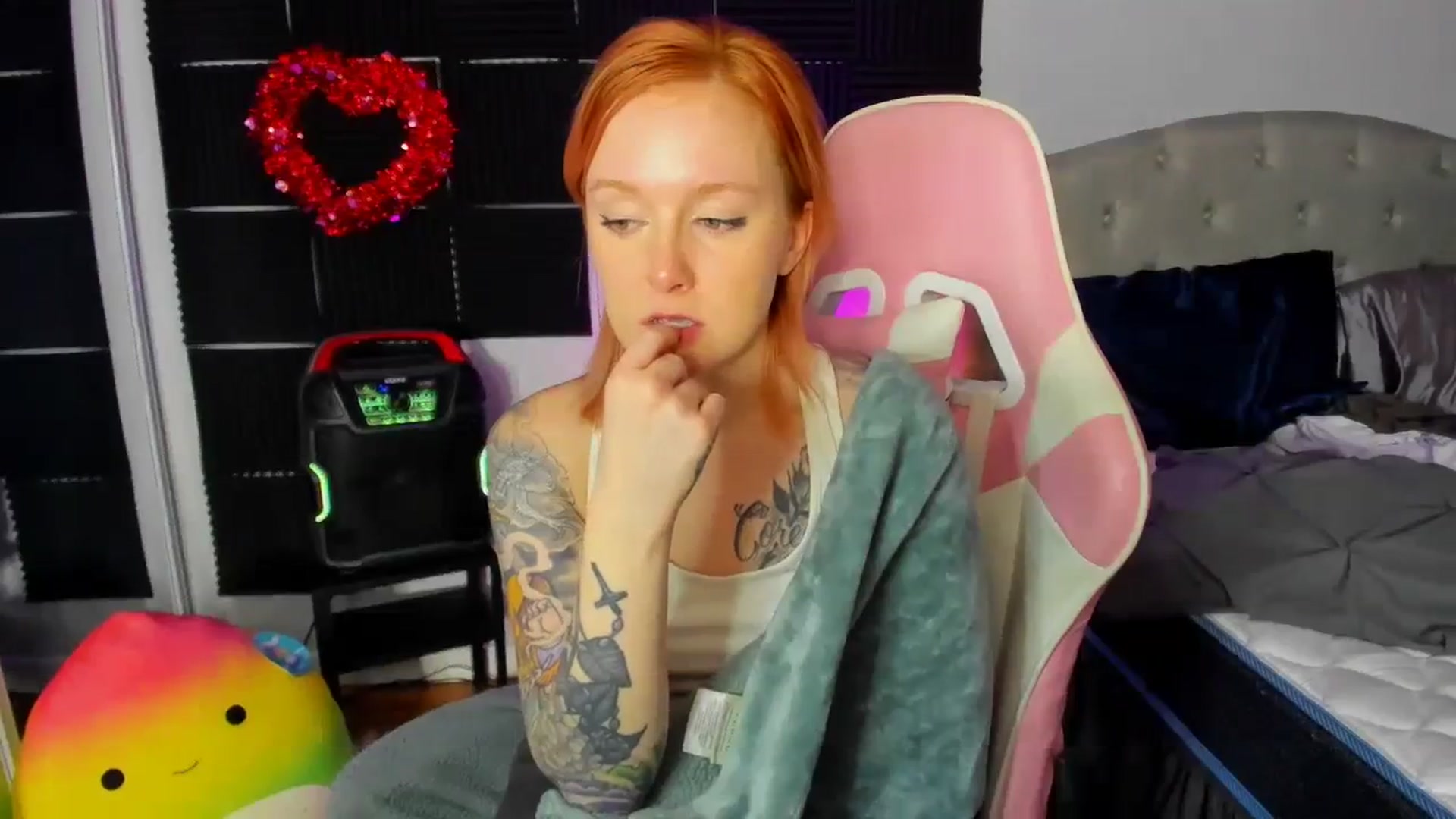 Gallery image thumbnail from LizzySmallz's myfreecams stream on, 02/12/2024, 14:29 image 8 of 20