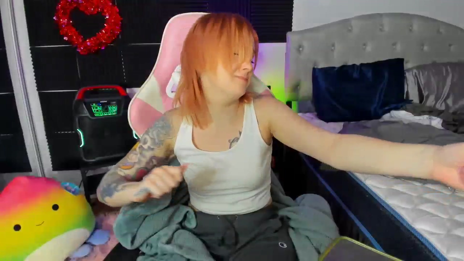 Gallery image thumbnail from LizzySmallz's myfreecams stream on, 02/12/2024, 14:29 image 16 of 20