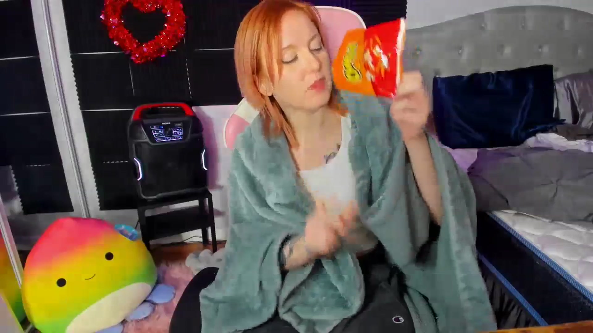 Gallery image thumbnail from LizzySmallz's myfreecams stream on, 02/12/2024, 14:29 image 14 of 20