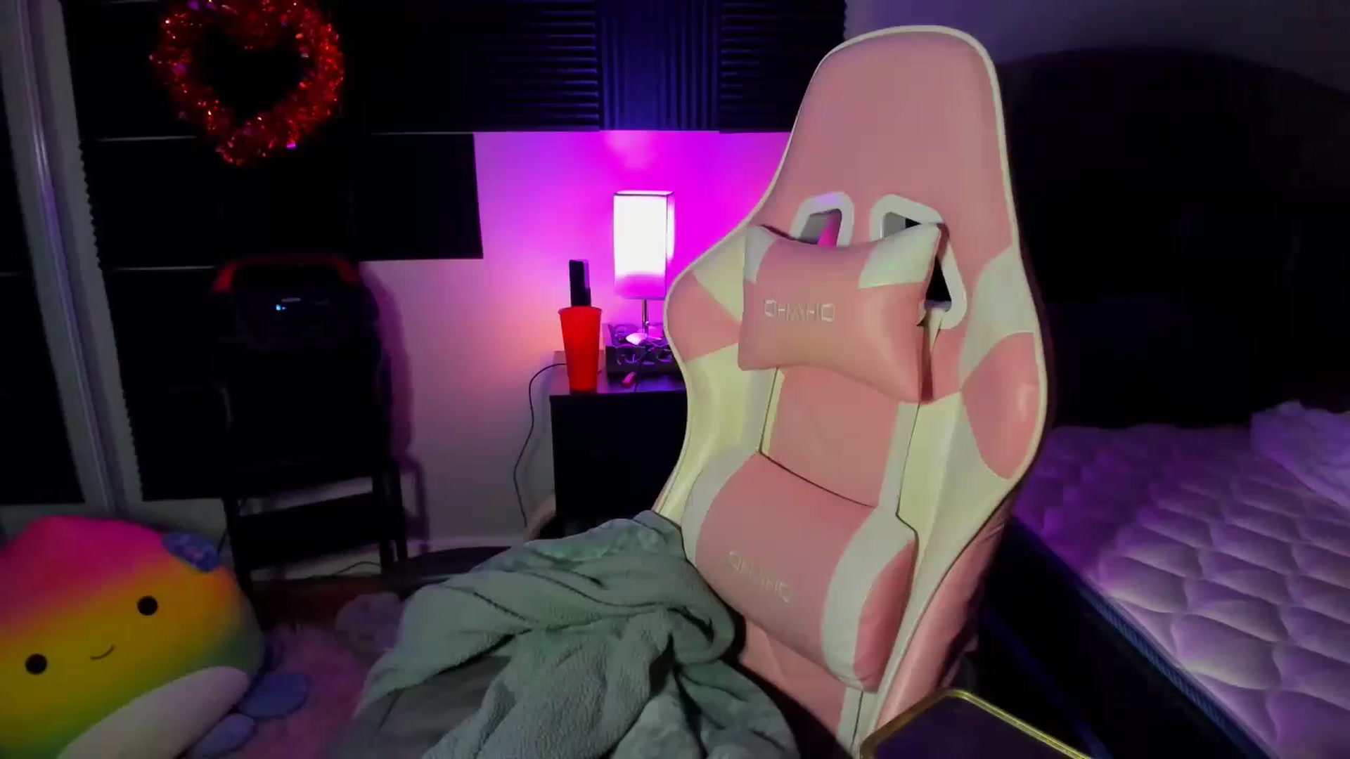 Gallery image thumbnail from LizzySmallz's myfreecams stream on, 02/12/2024, 15:36 image 1 of 20