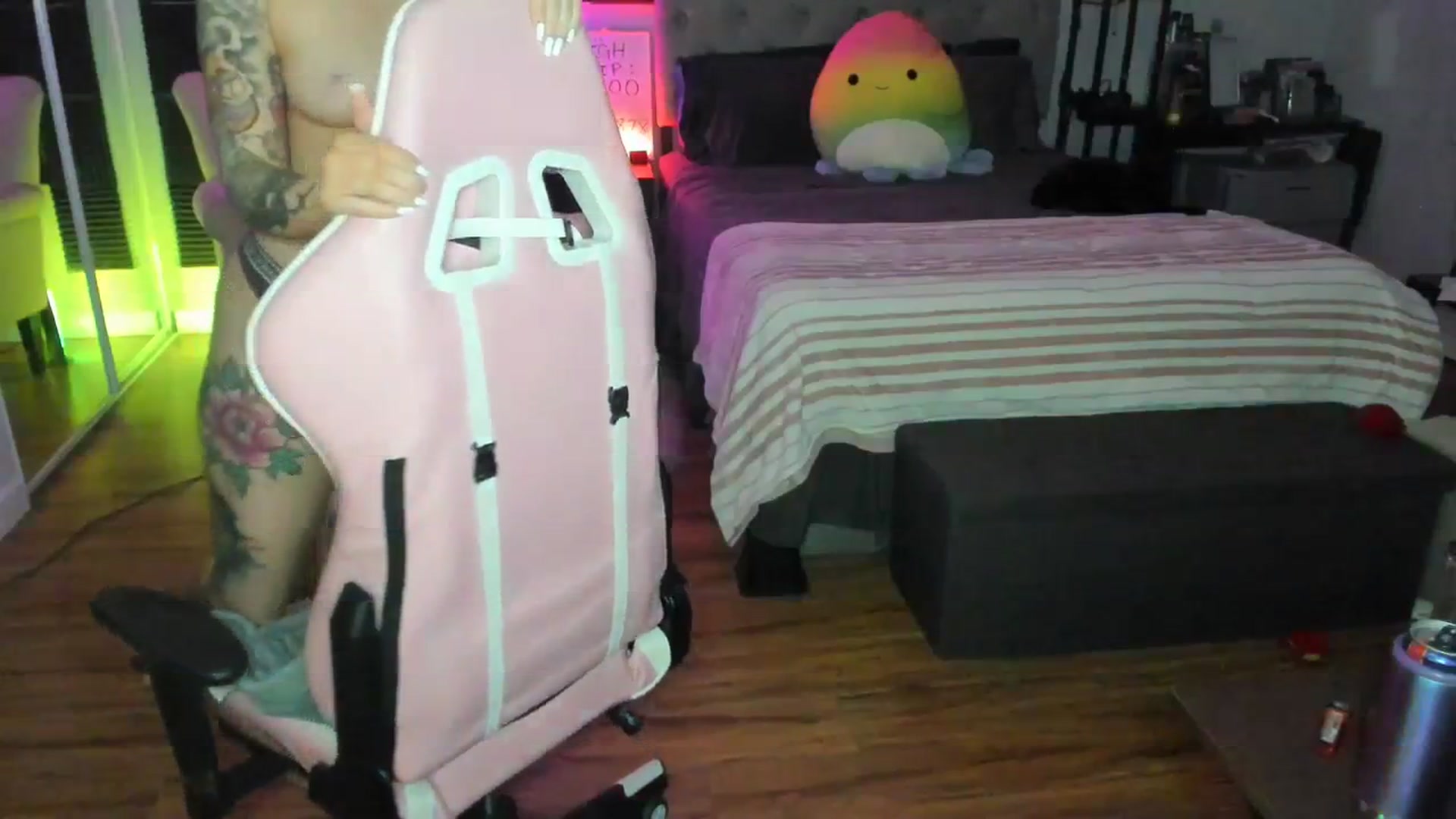 Gallery image thumbnail from LizzySmallz's myfreecams stream on, 03/29/2024, 07:13 image 2 of 20