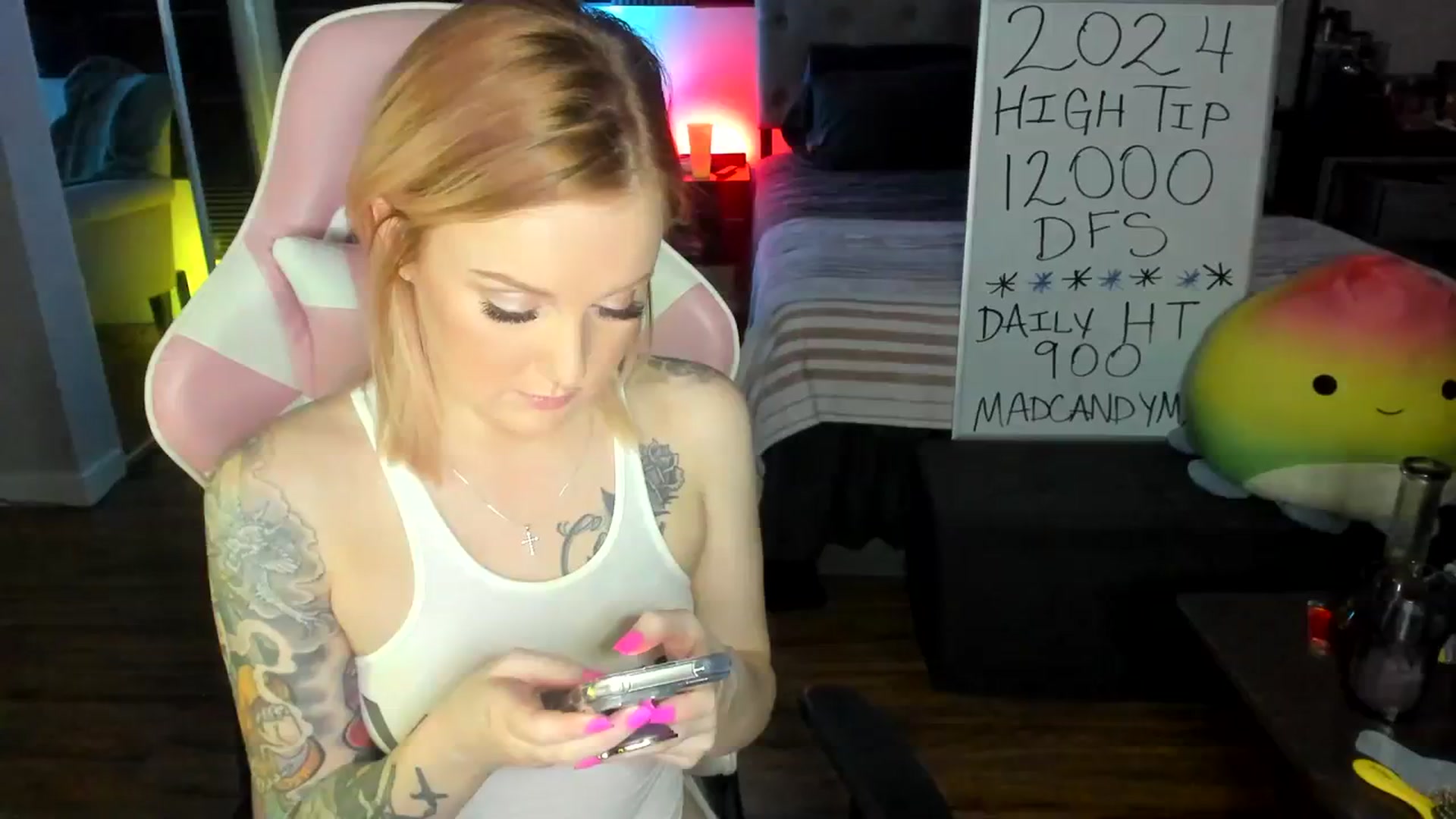 Gallery image thumbnail from LizzySmallz's myfreecams stream on, 04/05/2024, 09:10 image 10 of 20