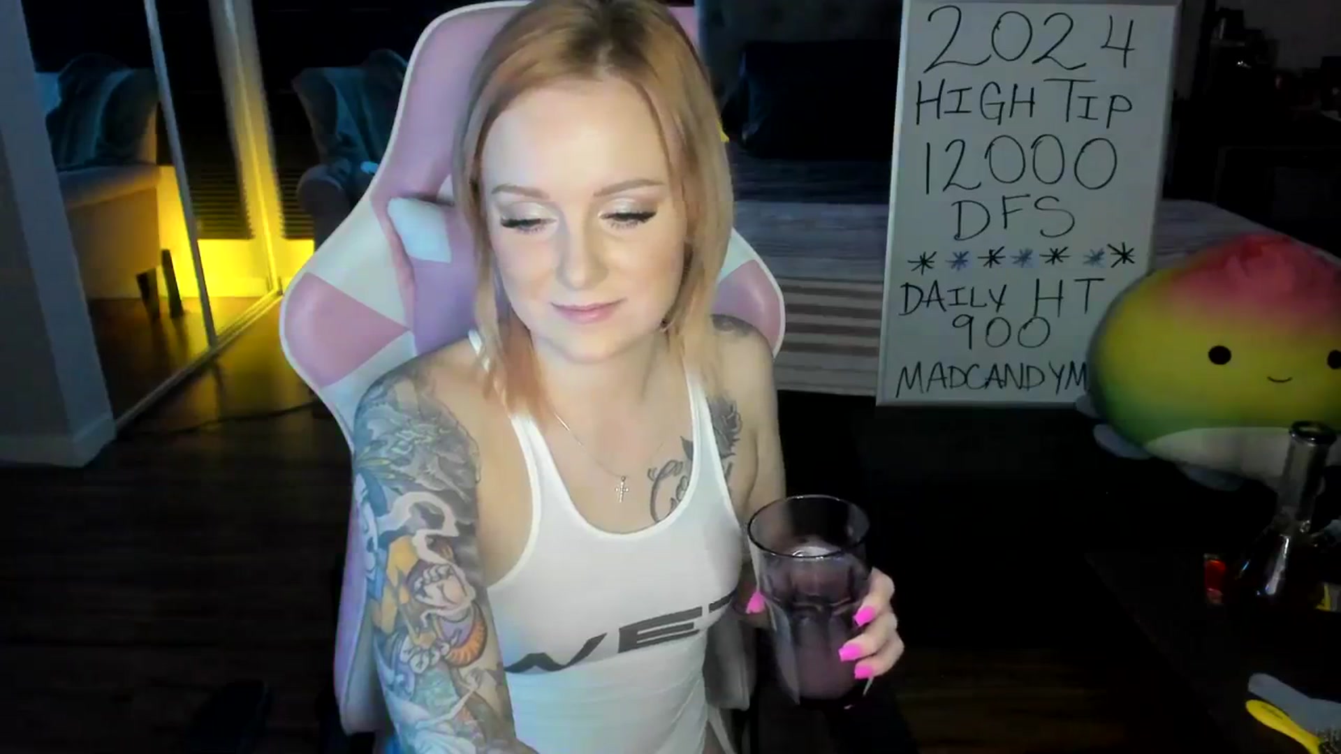 Gallery image thumbnail from LizzySmallz's myfreecams stream on, 04/05/2024, 09:10 image 11 of 20