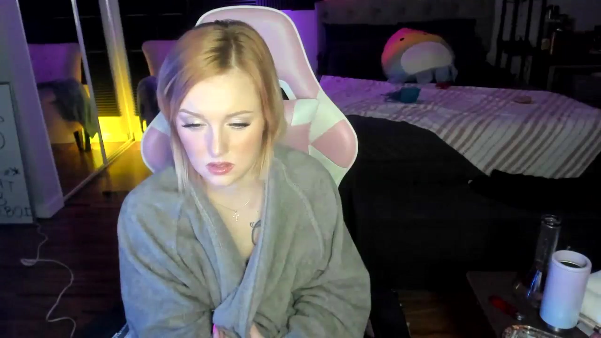 Gallery image thumbnail from LizzySmallz's myfreecams stream on, 04/09/2024, 11:07 image 5 of 20