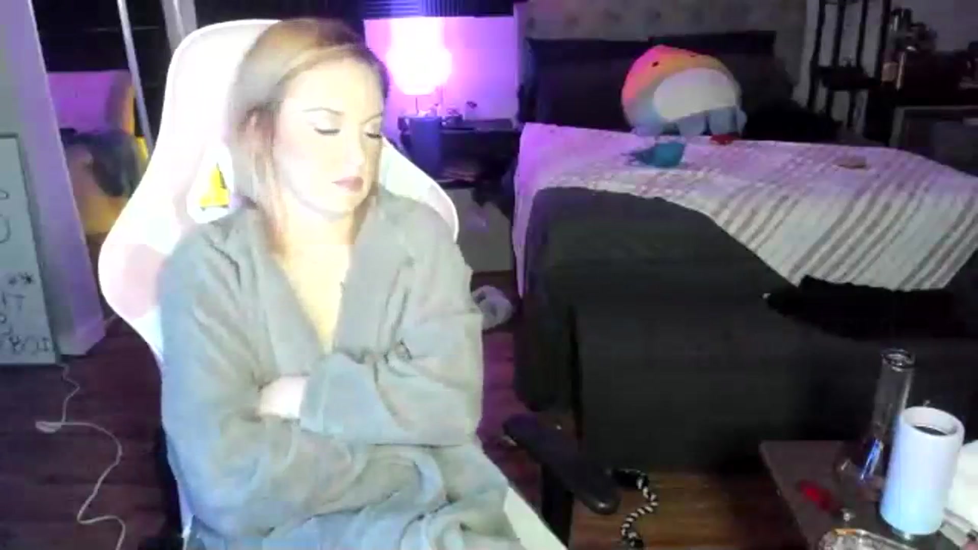 Gallery image thumbnail from LizzySmallz's myfreecams stream on, 04/09/2024, 11:07 image 13 of 20