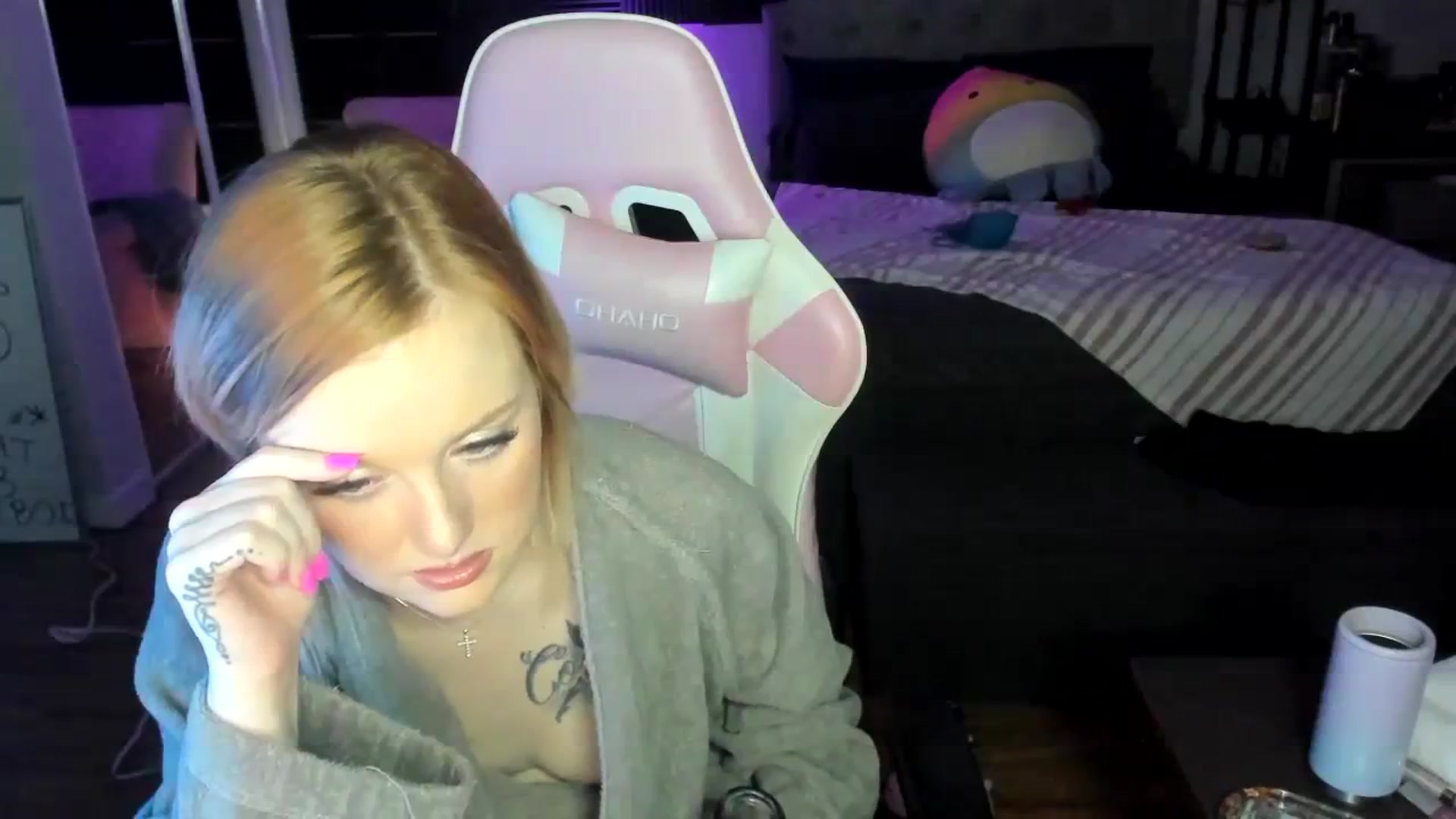 Gallery image thumbnail from LizzySmallz's myfreecams stream on, 04/09/2024, 11:07 image 4 of 20