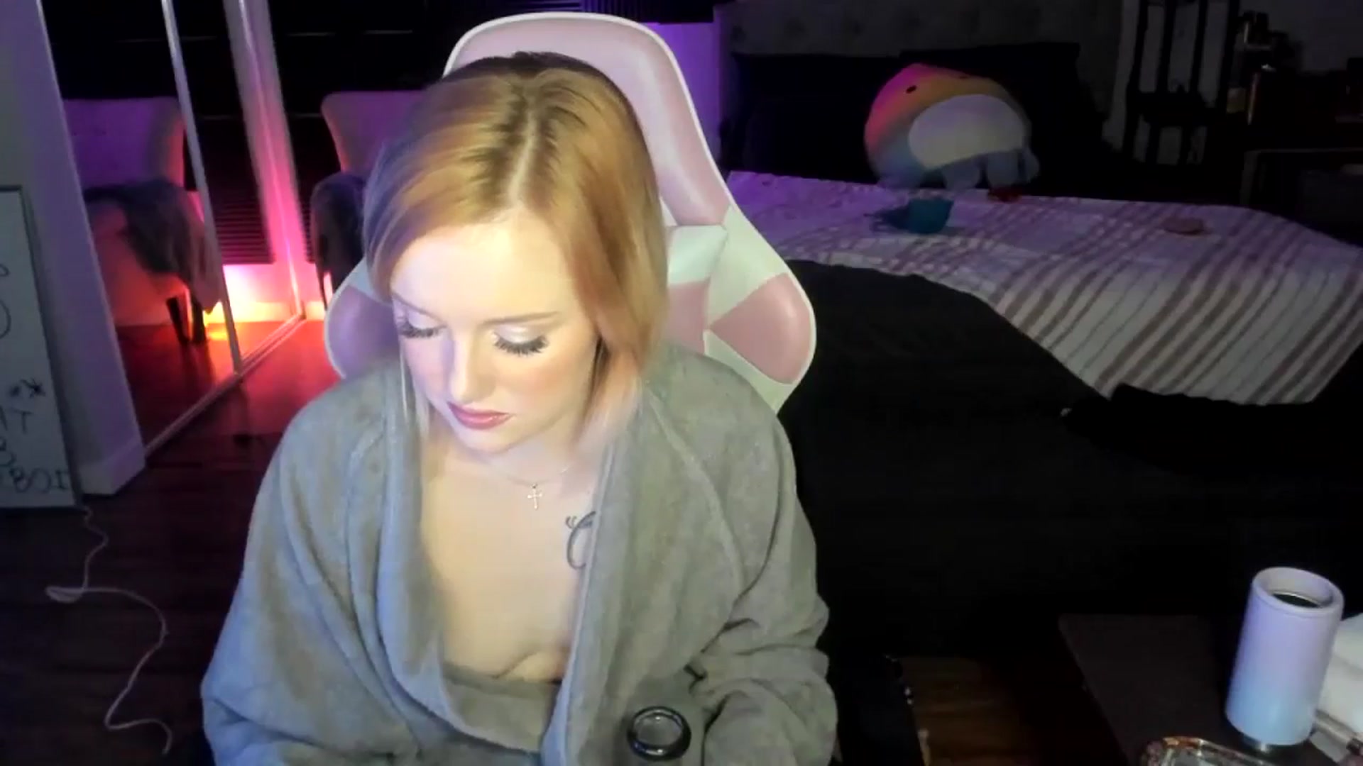 Gallery image thumbnail from LizzySmallz's myfreecams stream on, 04/09/2024, 11:07 image 3 of 20
