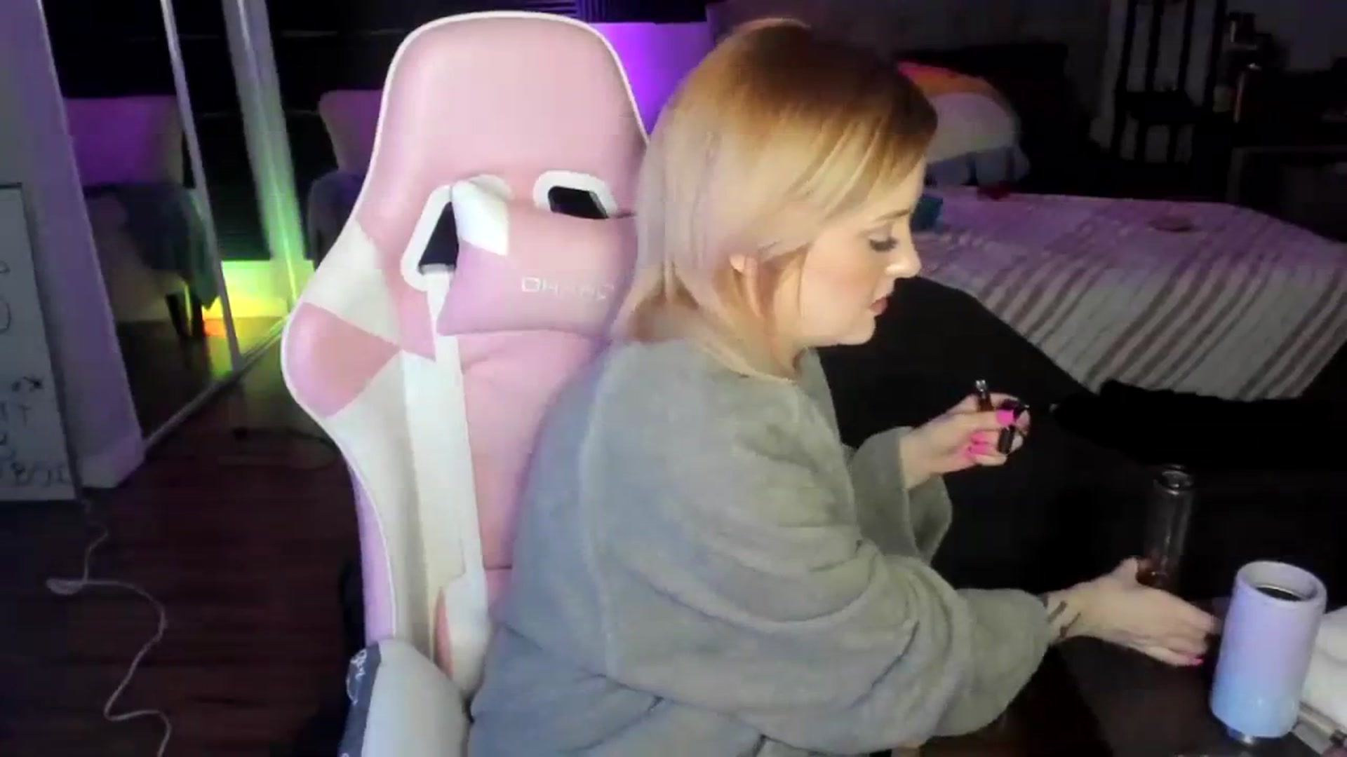 Gallery image thumbnail from LizzySmallz's myfreecams stream on, 04/09/2024, 11:07 image 2 of 20